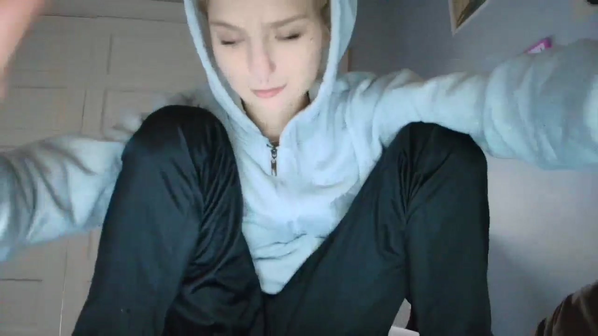 Gallery image thumbnail from DuckChan0's myfreecams stream on, 10/28/2025, 14:39 image 10 of 20