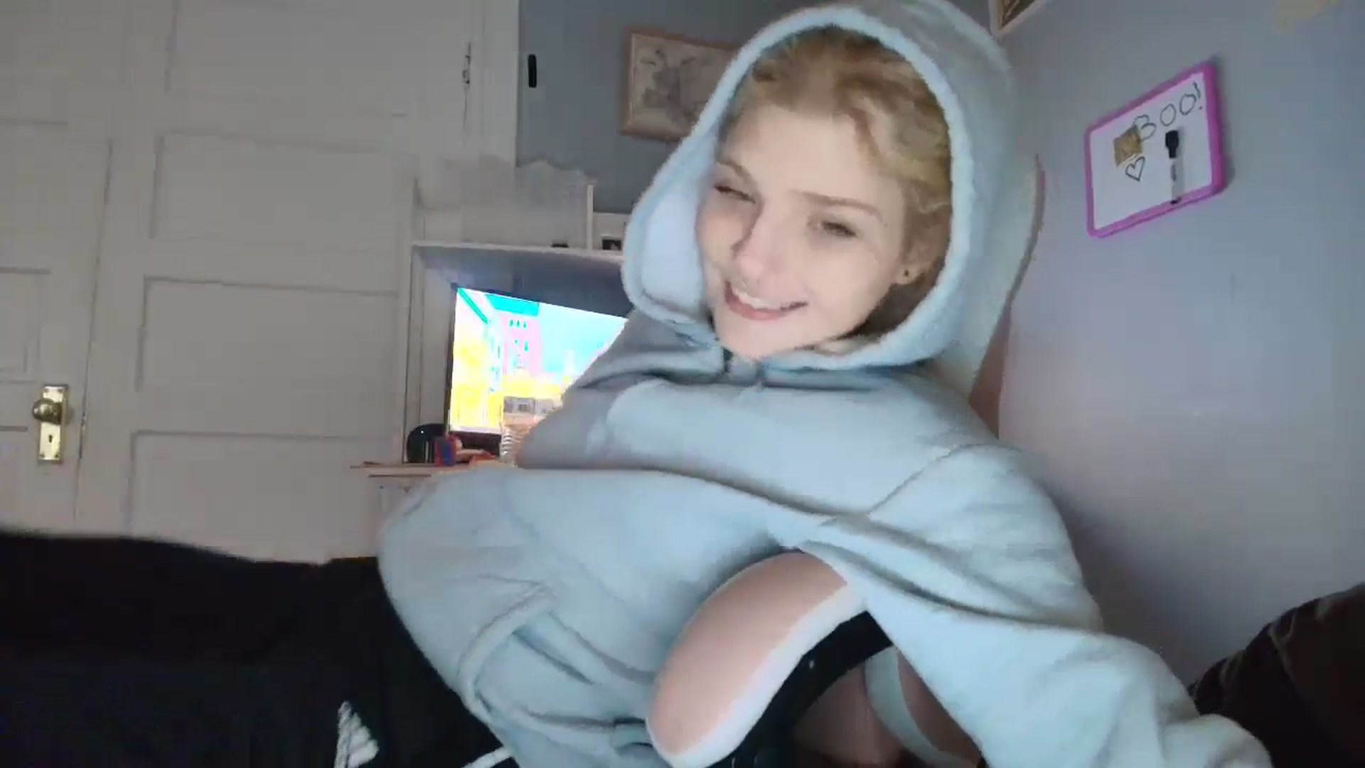 Gallery image thumbnail from DuckChan0's myfreecams stream on, 10/28/2025, 14:39 image 2 of 20