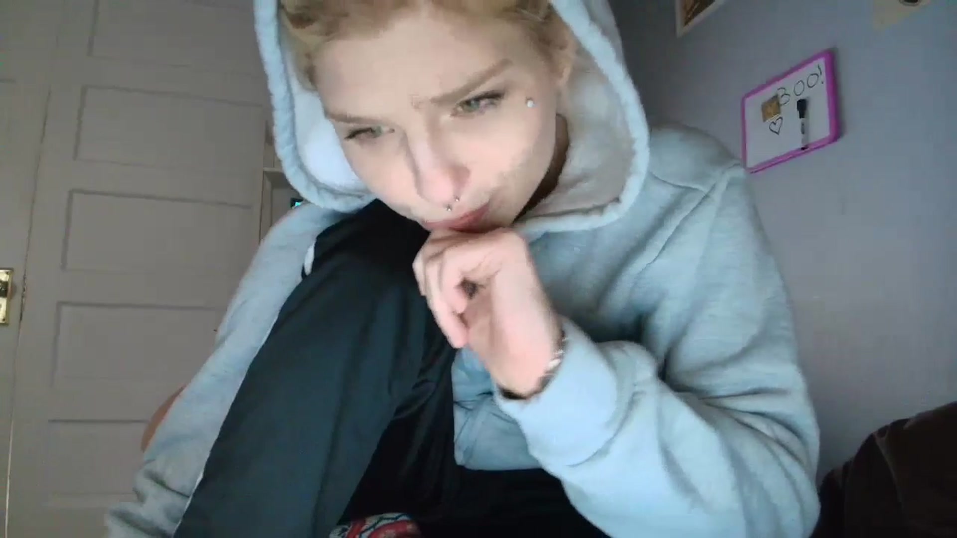 Gallery image thumbnail from DuckChan0's myfreecams stream on, 10/28/2025, 14:39 image 5 of 20