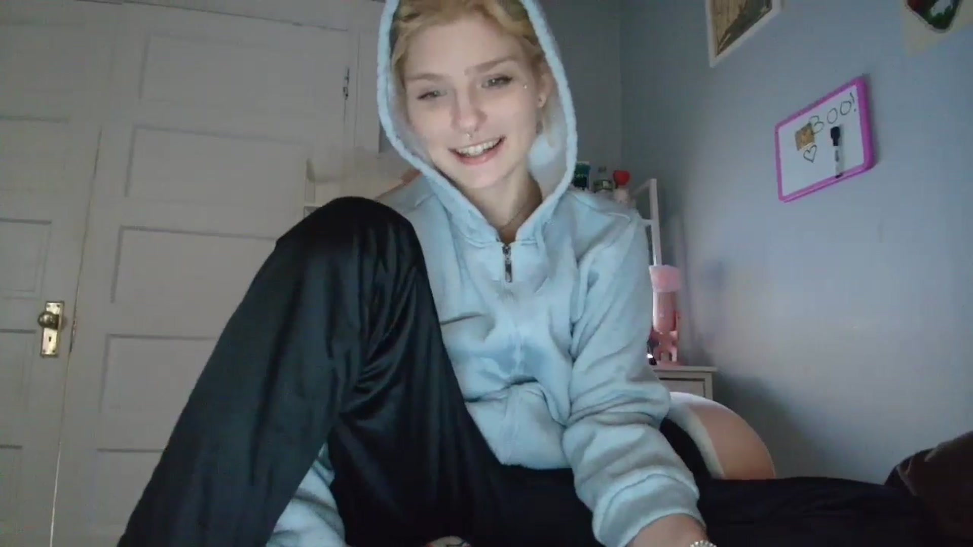 Gallery image thumbnail from DuckChan0's myfreecams stream on, 10/28/2025, 14:39 image 4 of 20