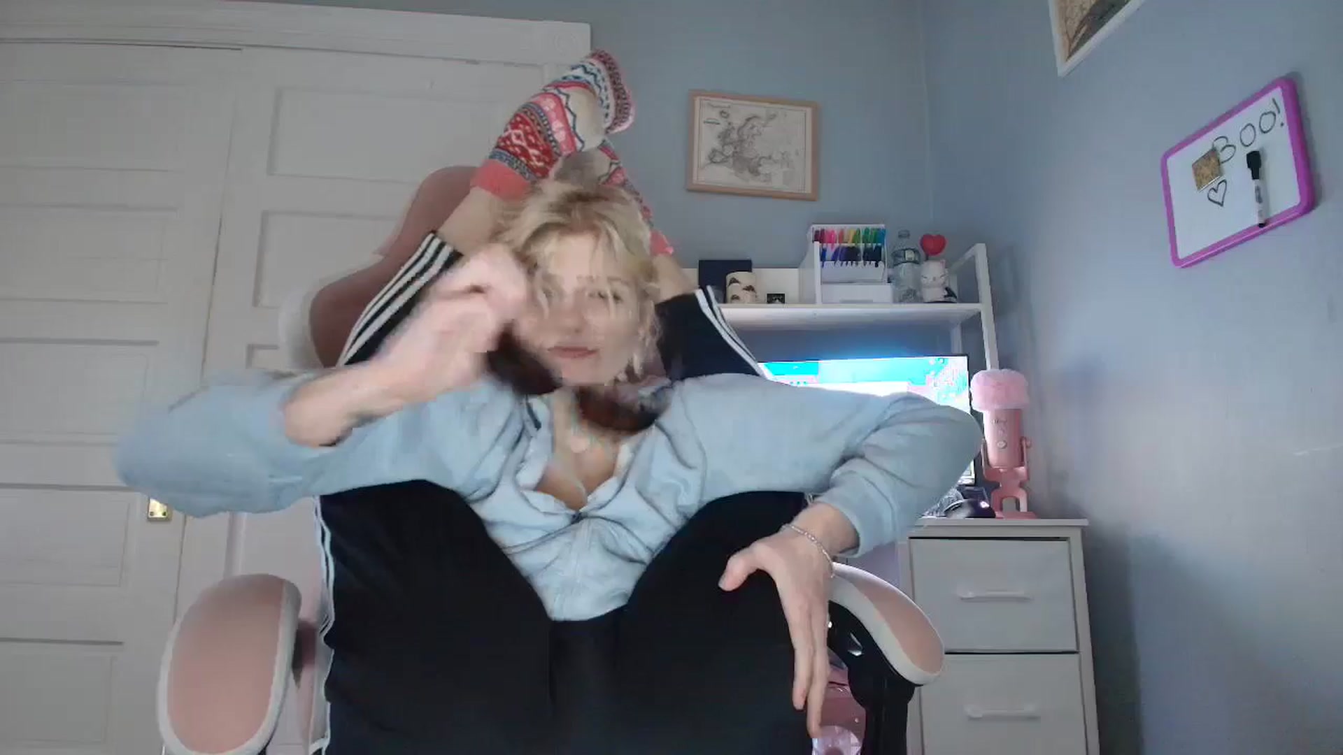Gallery image thumbnail from DuckChan0's myfreecams stream on, 10/28/2025, 14:39 image 16 of 20