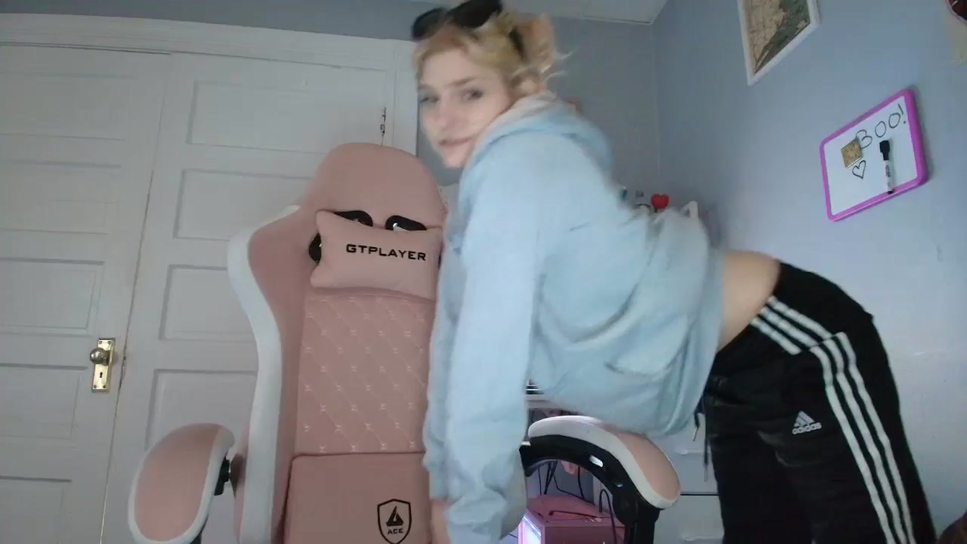 Gallery image thumbnail from DuckChan0's myfreecams stream on, 10/28/2025, 14:39 image 14 of 20