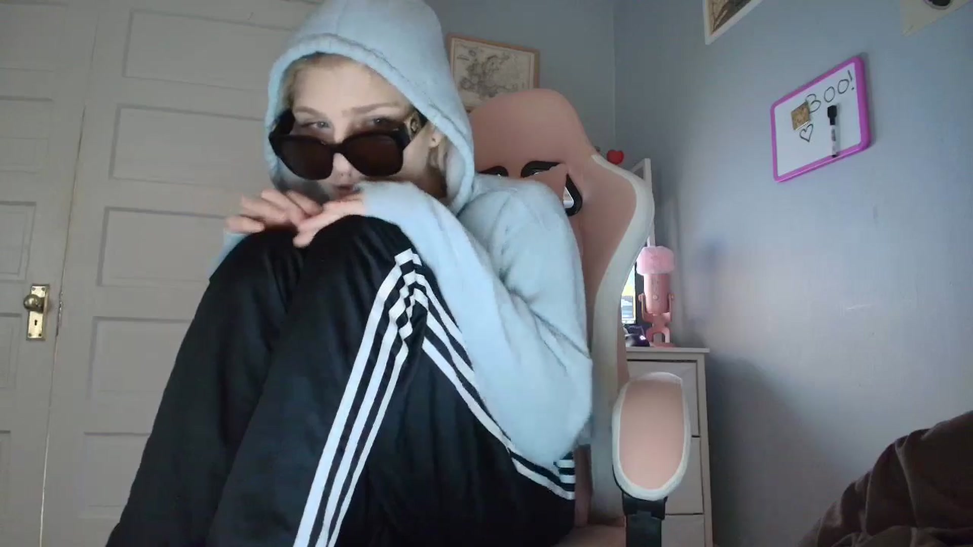 Gallery image thumbnail from DuckChan0's myfreecams stream on, 10/28/2025, 14:39 image 6 of 20