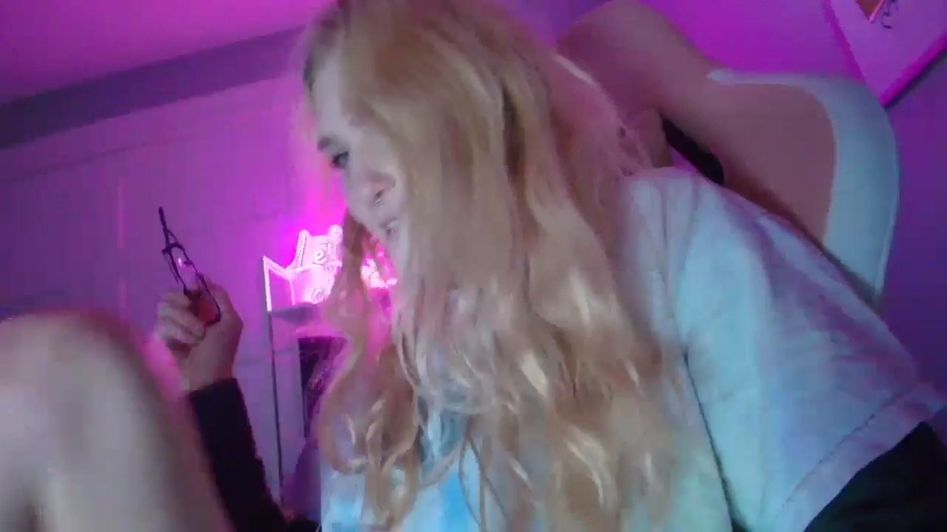 Gallery image thumbnail from DuckChan0's myfreecams stream on, 10/29/2025, 16:28 image 15 of 20