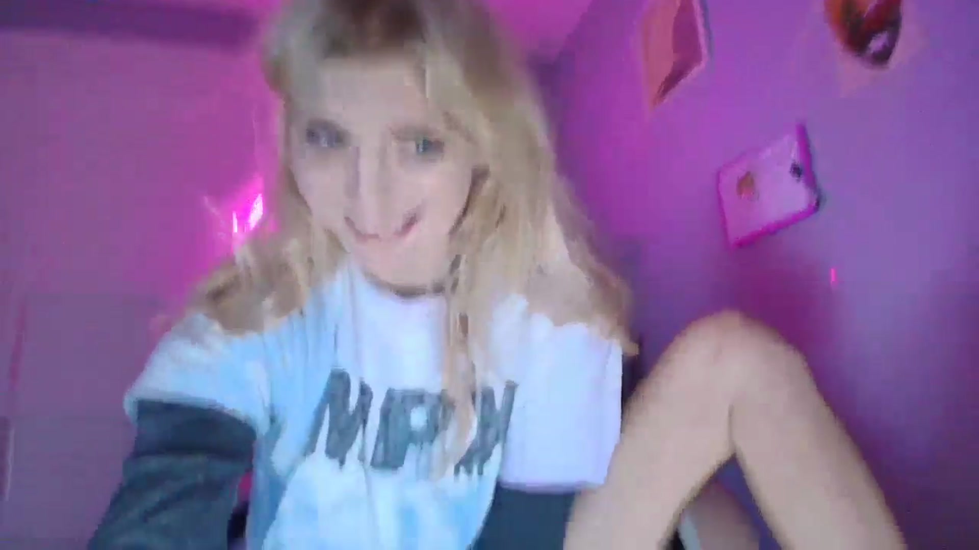 Gallery image thumbnail from DuckChan0's myfreecams stream on, 10/29/2025, 16:28 image 13 of 20