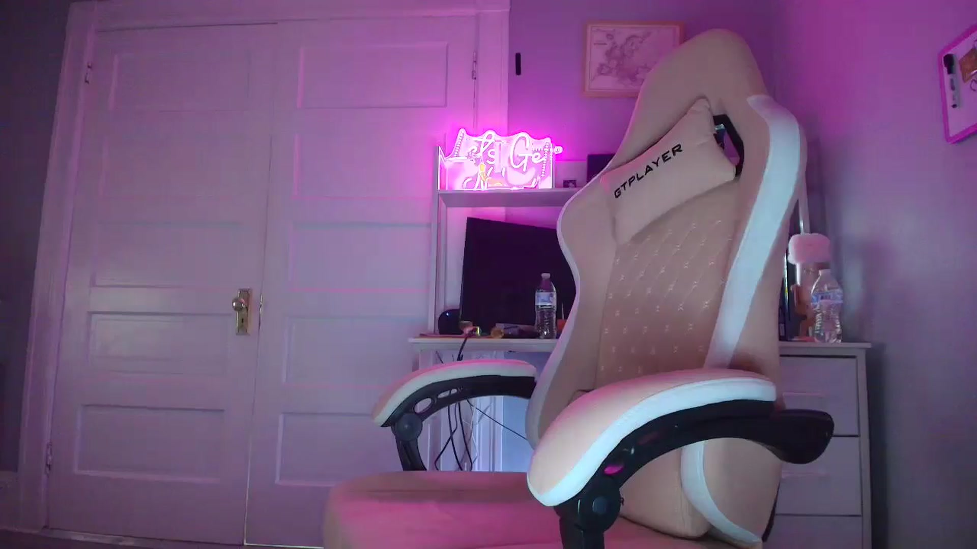 Gallery image thumbnail from DuckChan0's myfreecams stream on, 10/30/2025, 17:59 image 11 of 20
