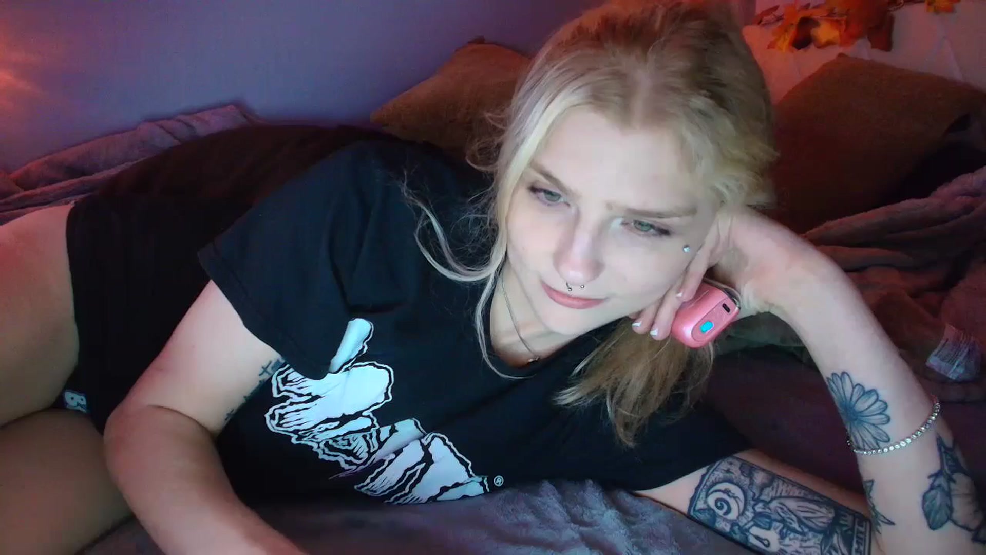 Gallery image thumbnail from DuckChan0's myfreecams stream on, 10/31/2025, 01:22 image 8 of 20