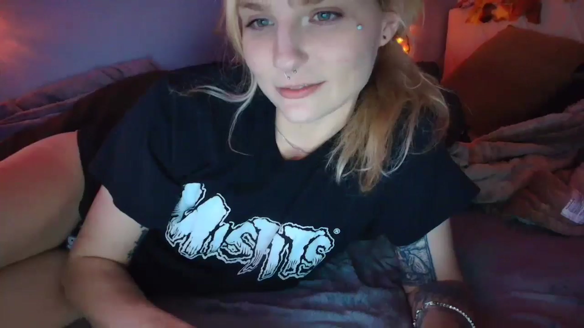 Gallery image thumbnail from DuckChan0's myfreecams stream on, 10/31/2025, 01:22 image 7 of 20