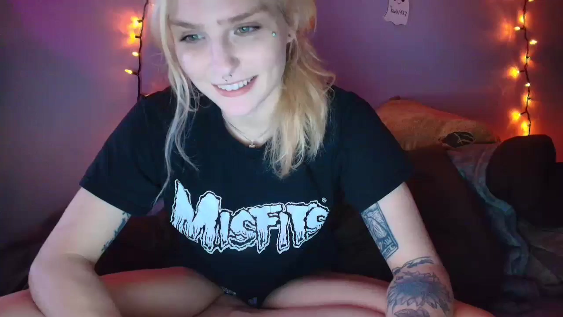 Gallery image thumbnail from DuckChan0's myfreecams stream on, 10/31/2025, 01:22 image 1 of 20