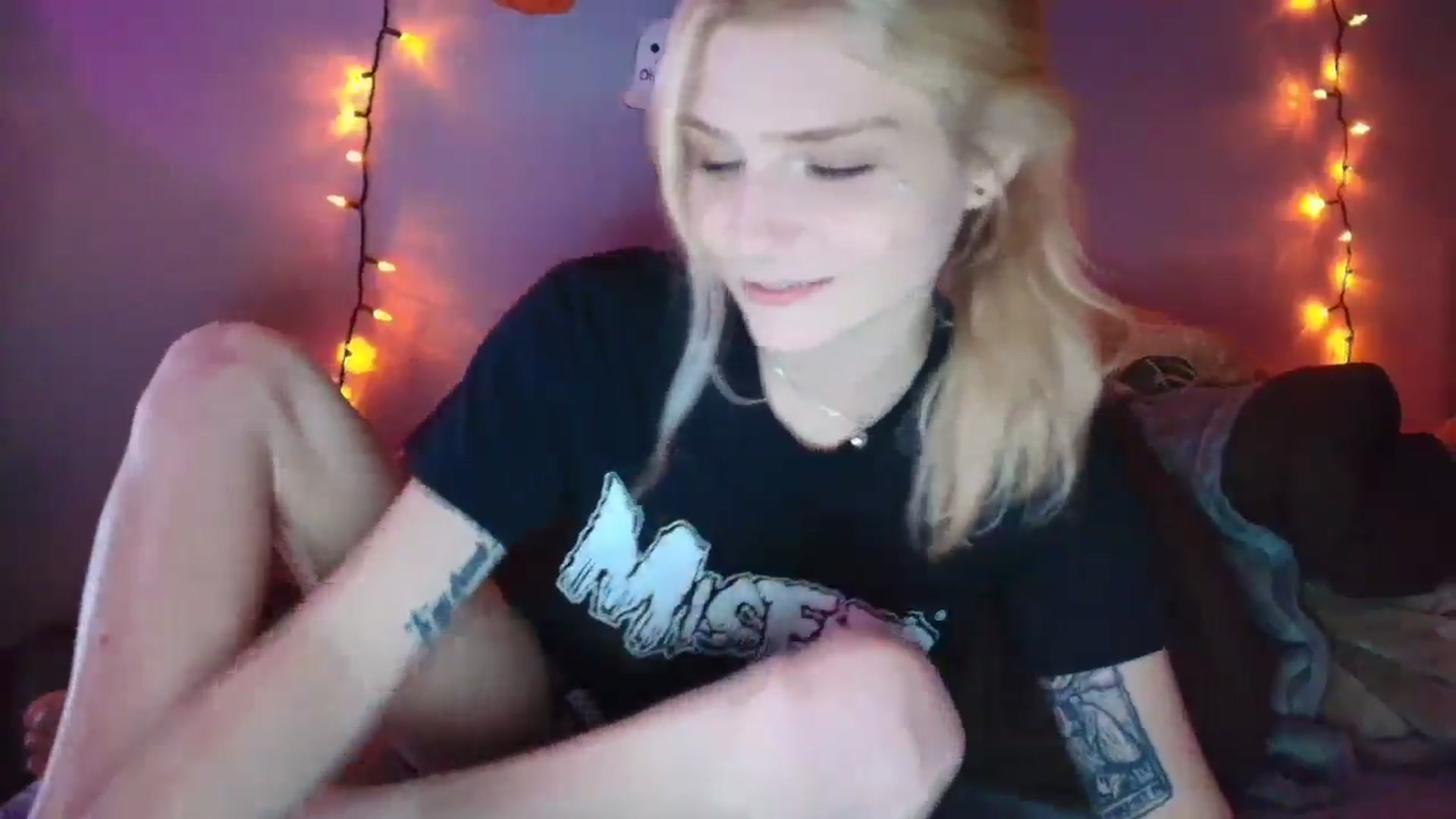 Gallery image thumbnail from DuckChan0's myfreecams stream on, 10/31/2025, 01:22 image 4 of 20