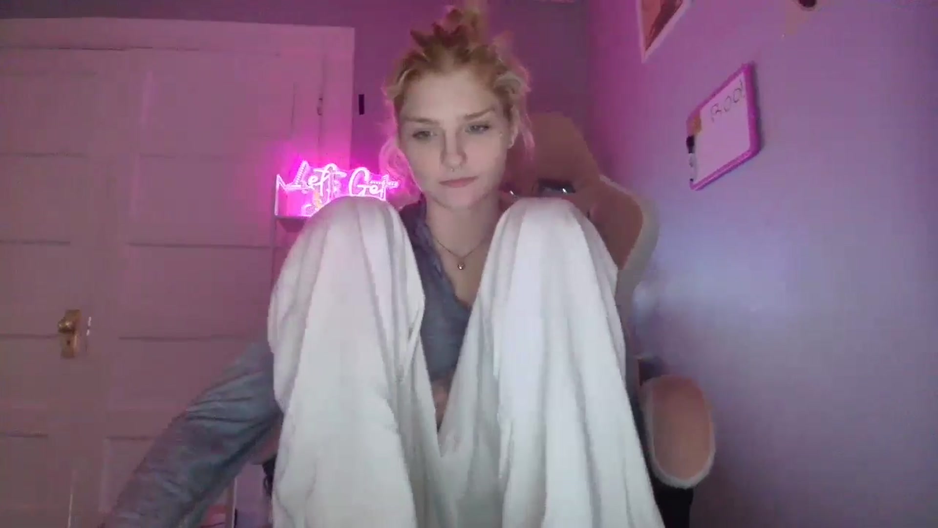 Gallery image thumbnail from DuckChan0's myfreecams stream on, 10/31/2025, 15:08 image 16 of 20