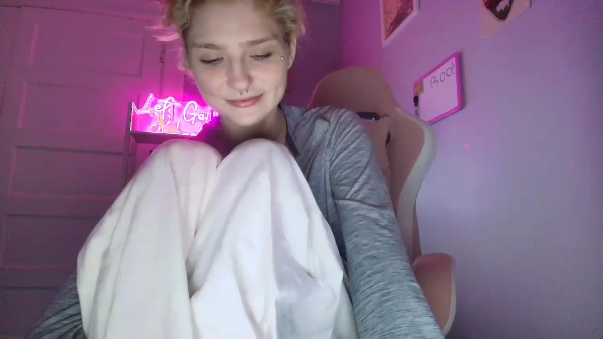 Gallery image thumbnail from DuckChan0's myfreecams stream on, 10/31/2025, 15:08 image 1 of 20