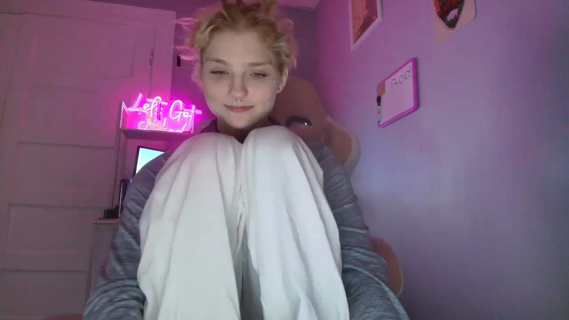 Gallery image thumbnail from DuckChan0's myfreecams stream on, 10/31/2025, 15:08 image 9 of 20