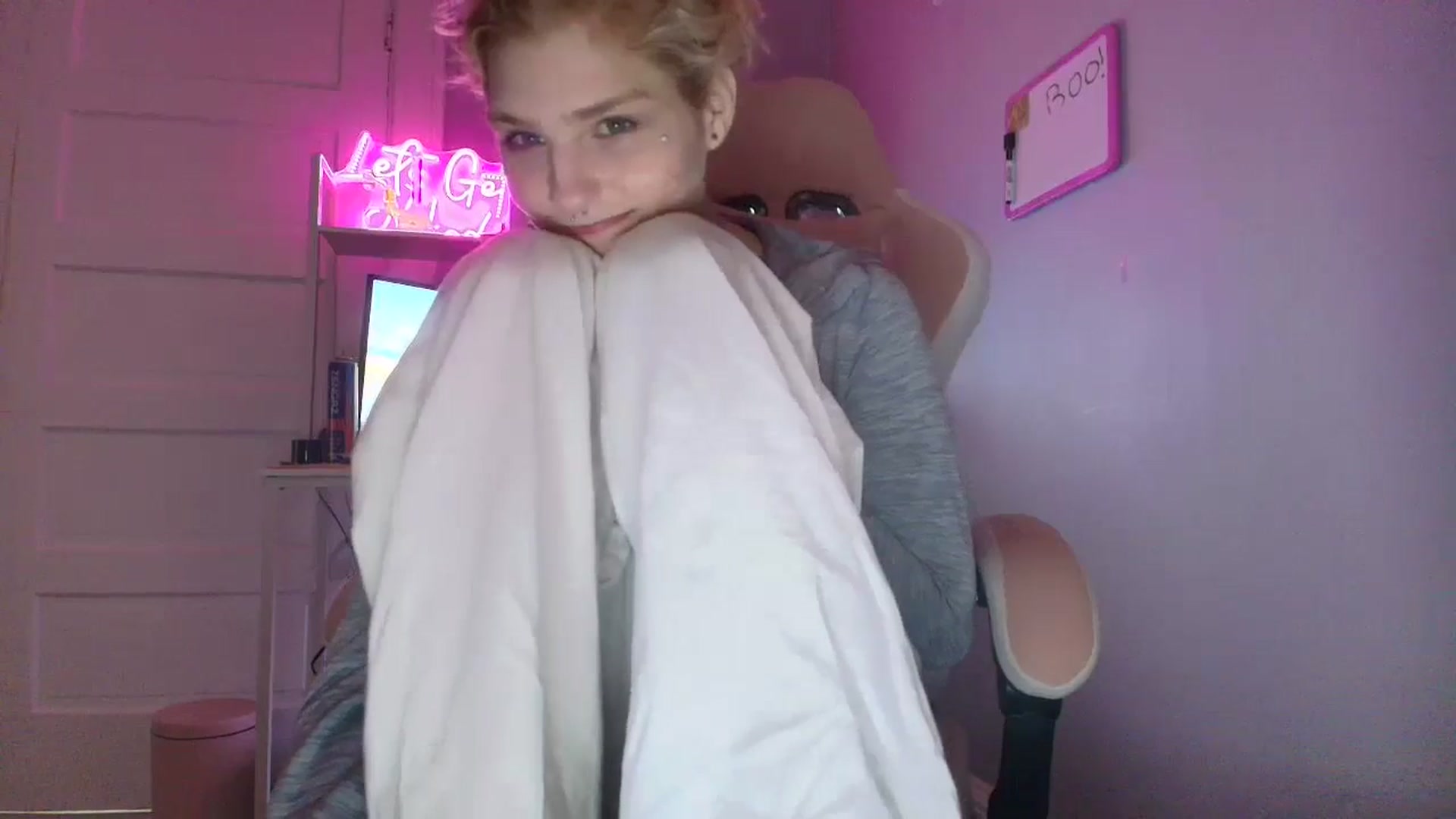 Gallery image thumbnail from DuckChan0's myfreecams stream on, 10/31/2025, 15:08 image 3 of 20