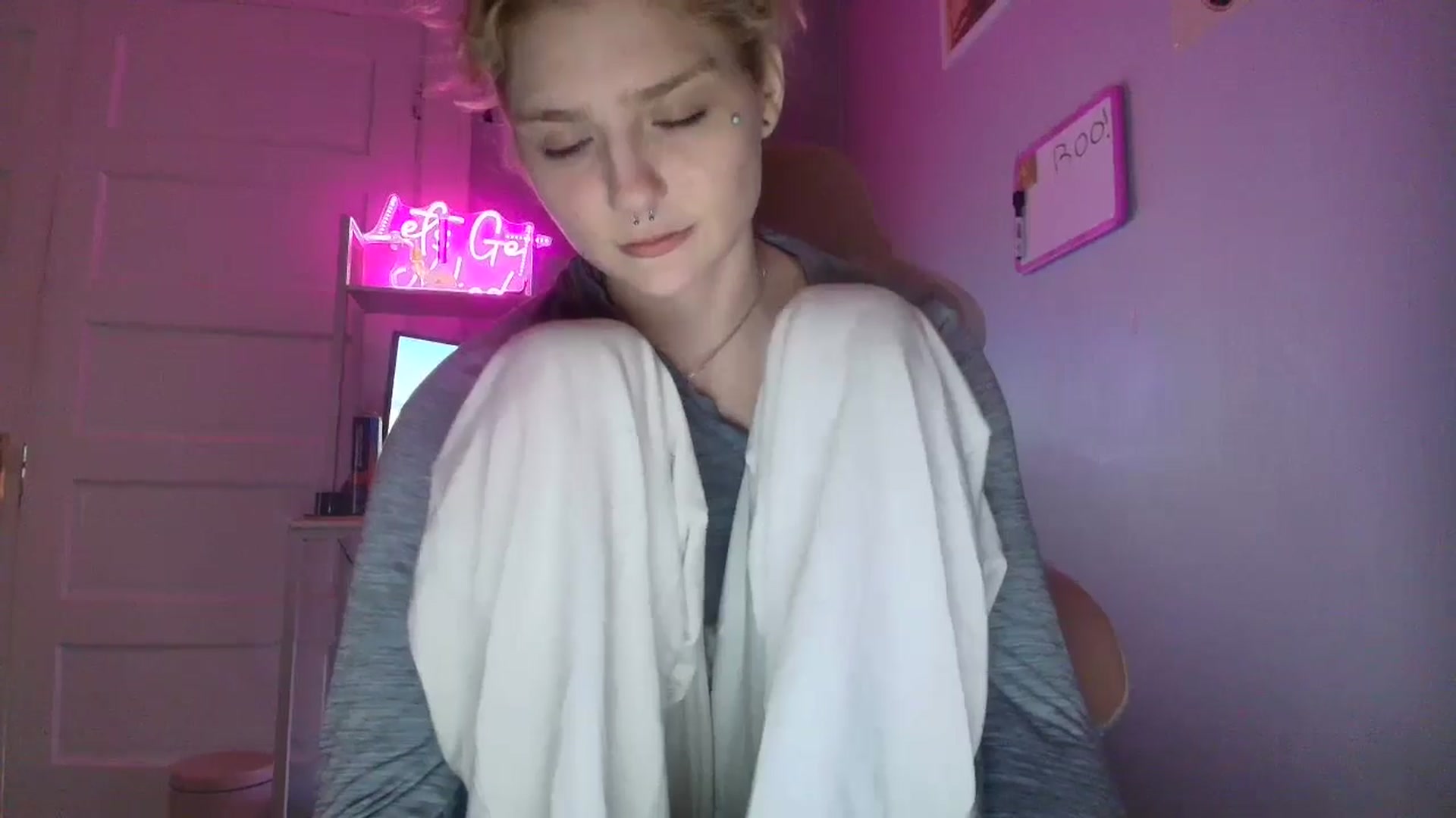 Gallery image thumbnail from DuckChan0's myfreecams stream on, 10/31/2025, 15:08 image 4 of 20
