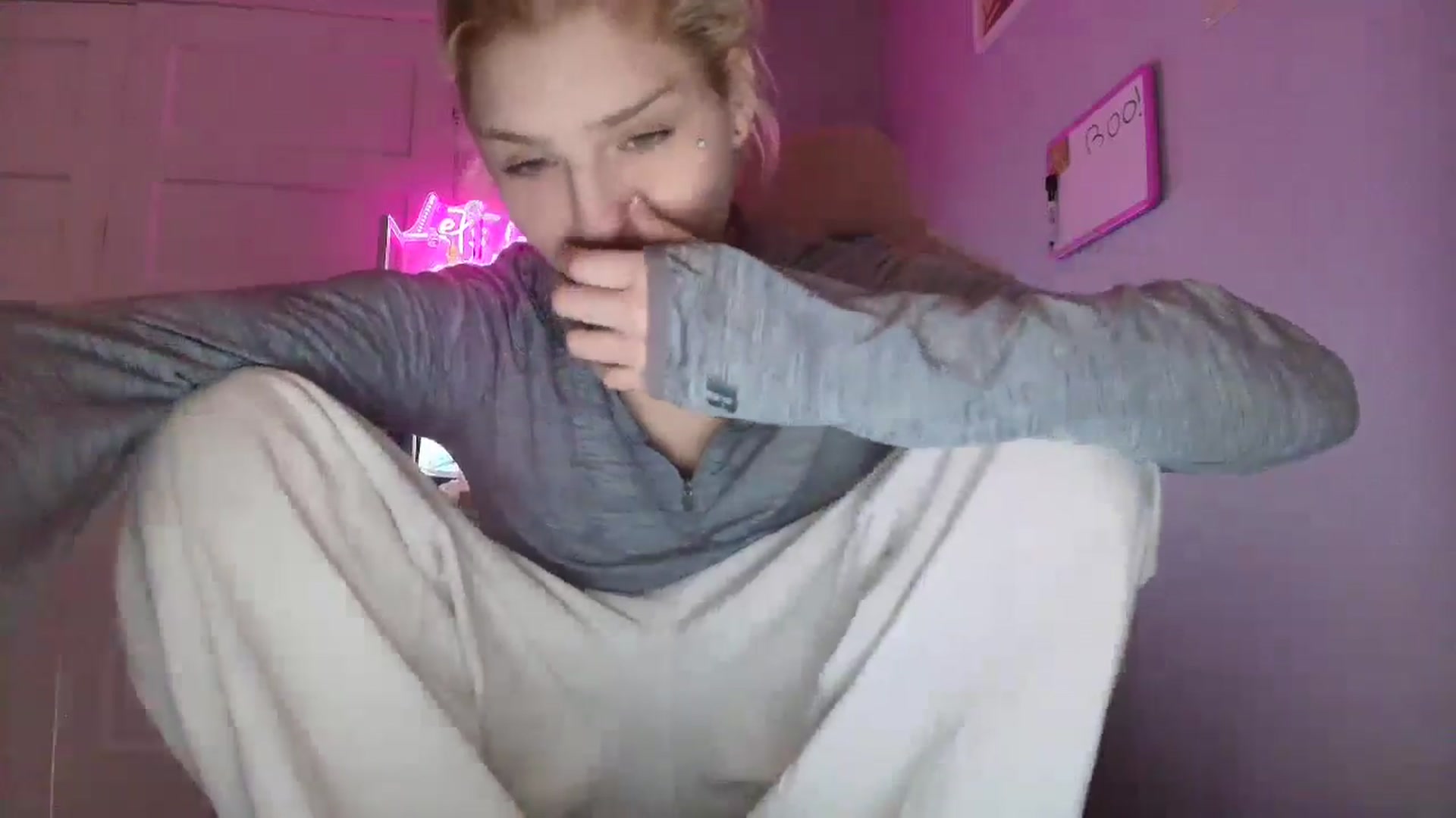 Gallery image thumbnail from DuckChan0's myfreecams stream on, 10/31/2025, 15:08 image 15 of 20