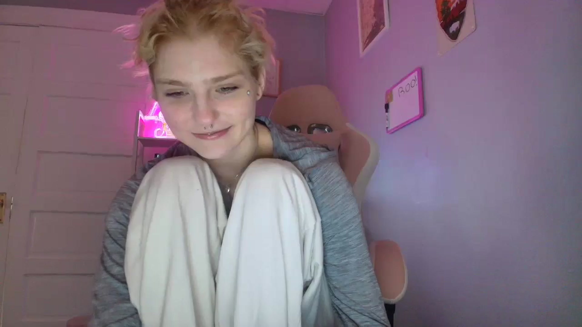 Gallery image thumbnail from DuckChan0's myfreecams stream on, 10/31/2025, 15:08 image 6 of 20