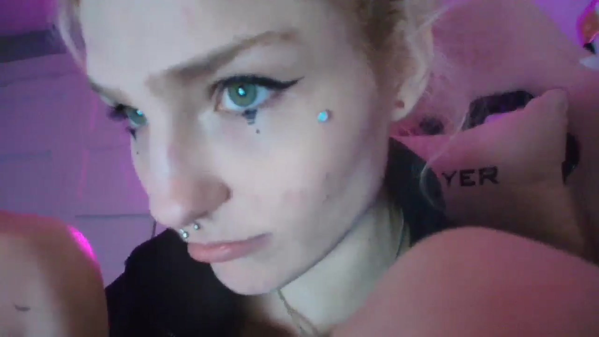 Gallery image thumbnail from DuckChan0's myfreecams stream on, 10/31/2025, 16:21 image 7 of 20