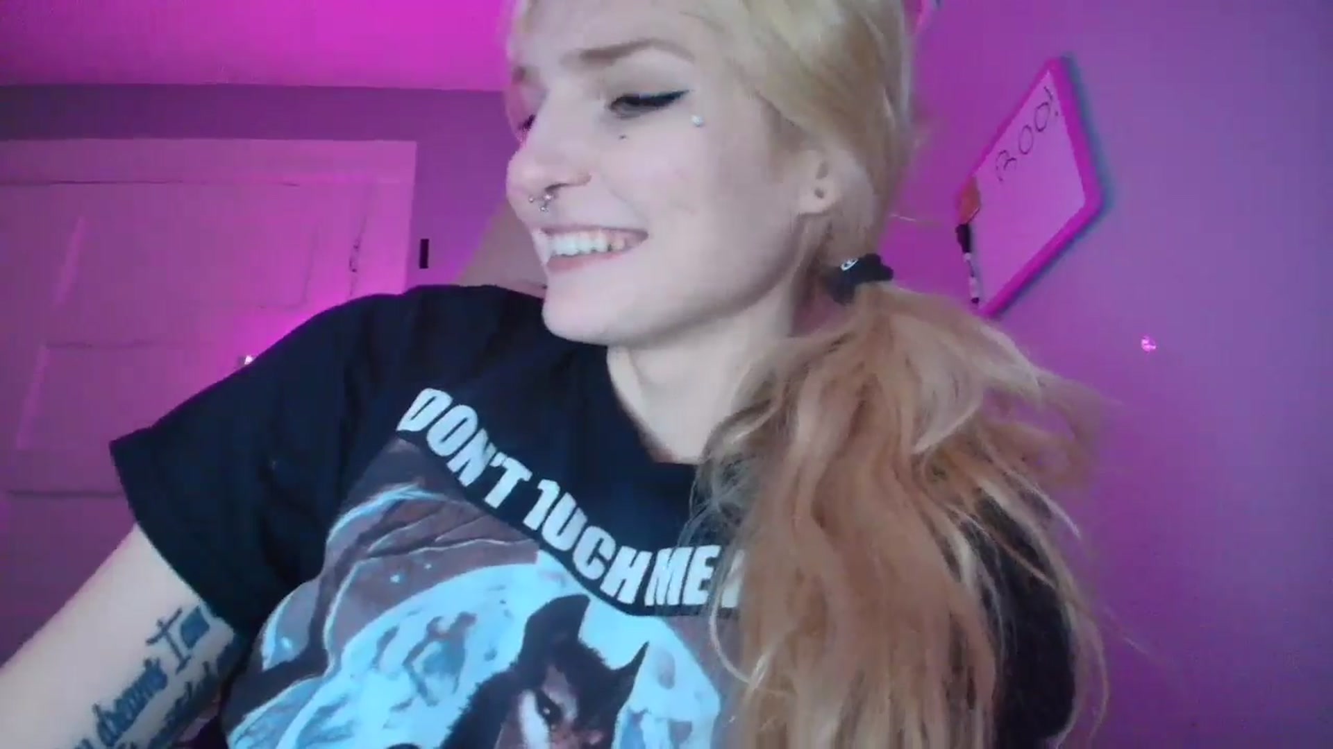 Gallery image thumbnail from DuckChan0's myfreecams stream on, 10/31/2025, 17:22 image 12 of 20