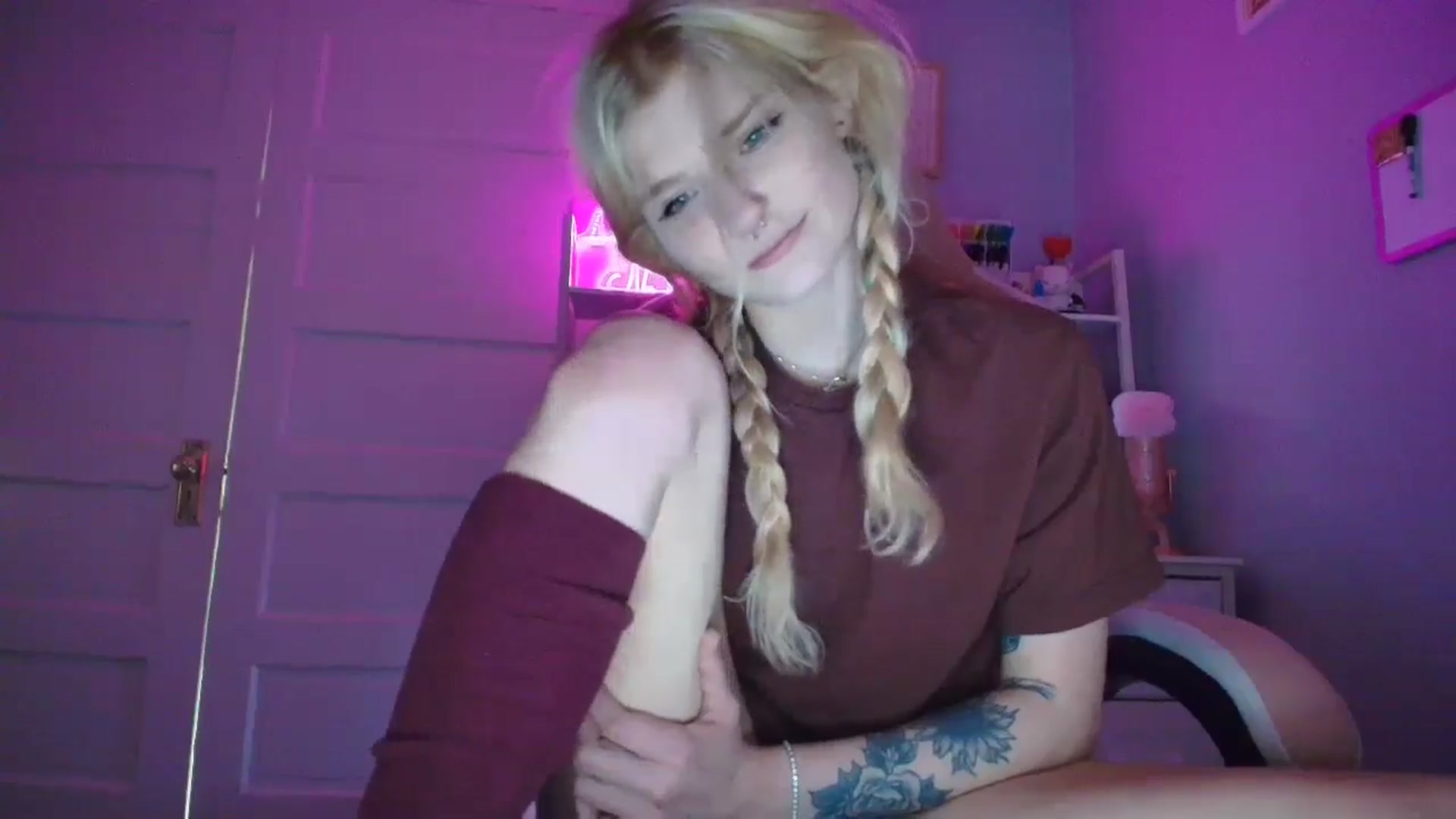 Gallery image thumbnail from DuckChan0's myfreecams stream on, 11/01/2025, 19:19 image 6 of 20