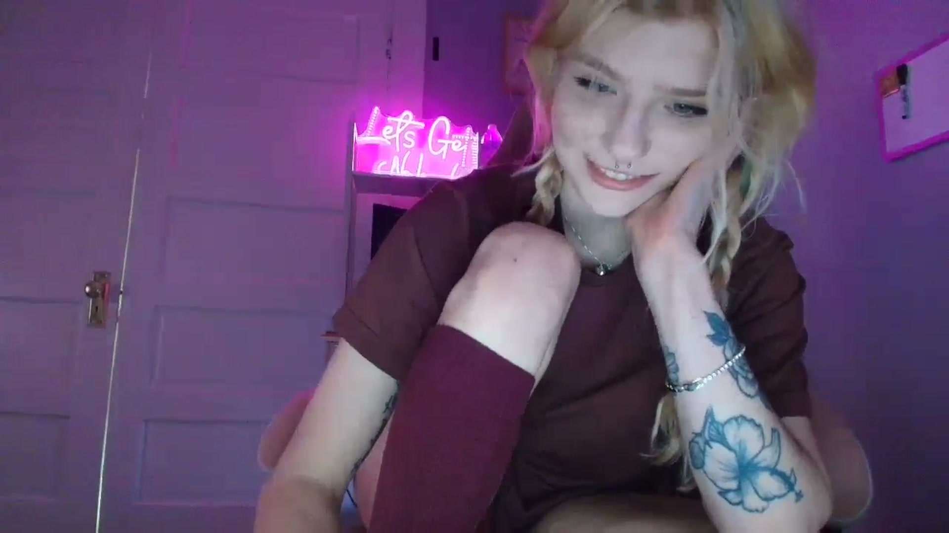 Gallery image thumbnail from DuckChan0's myfreecams stream on, 11/01/2025, 19:19 image 4 of 20