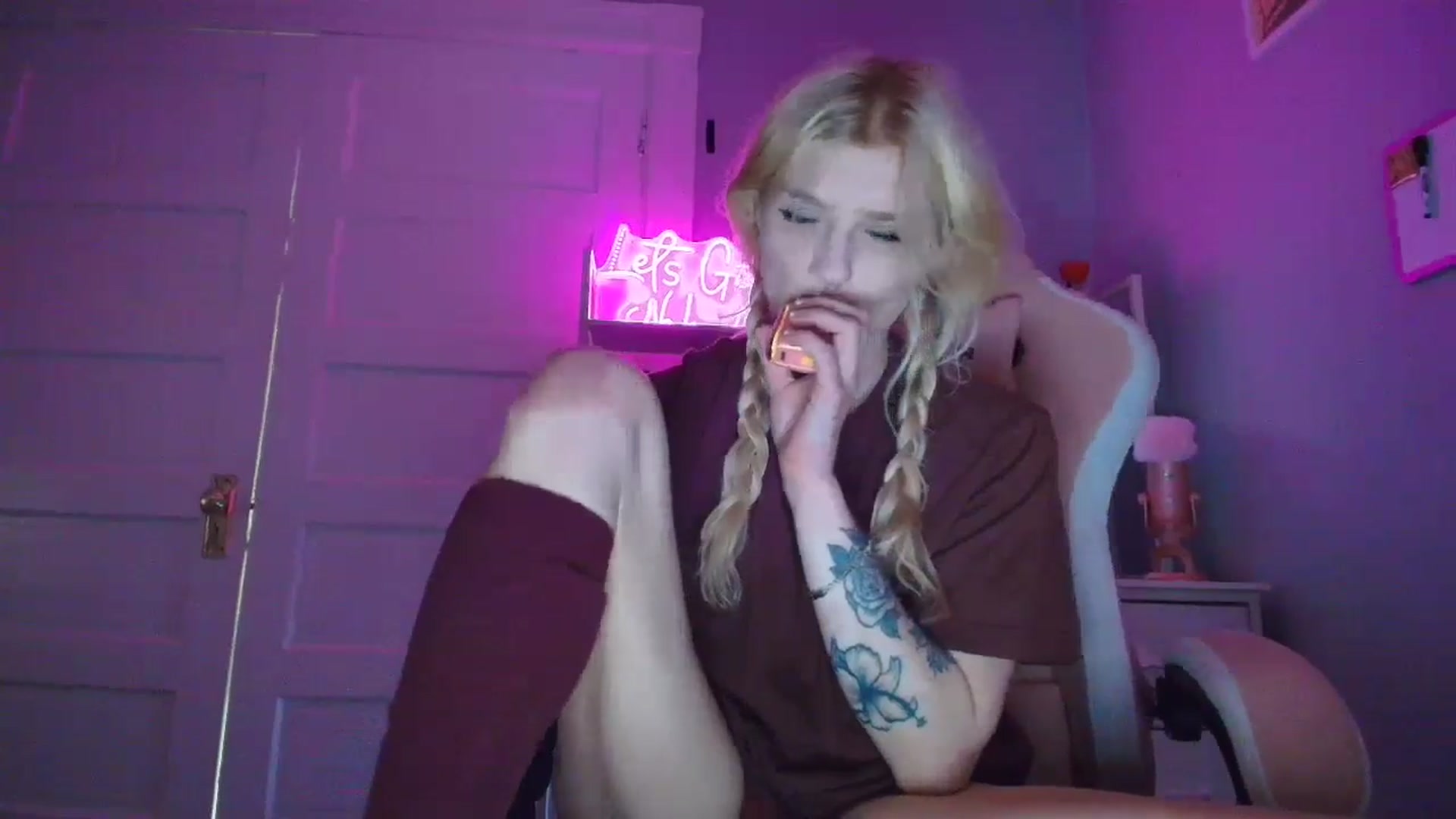 Gallery image thumbnail from DuckChan0's myfreecams stream on, 11/01/2025, 19:19 image 7 of 20