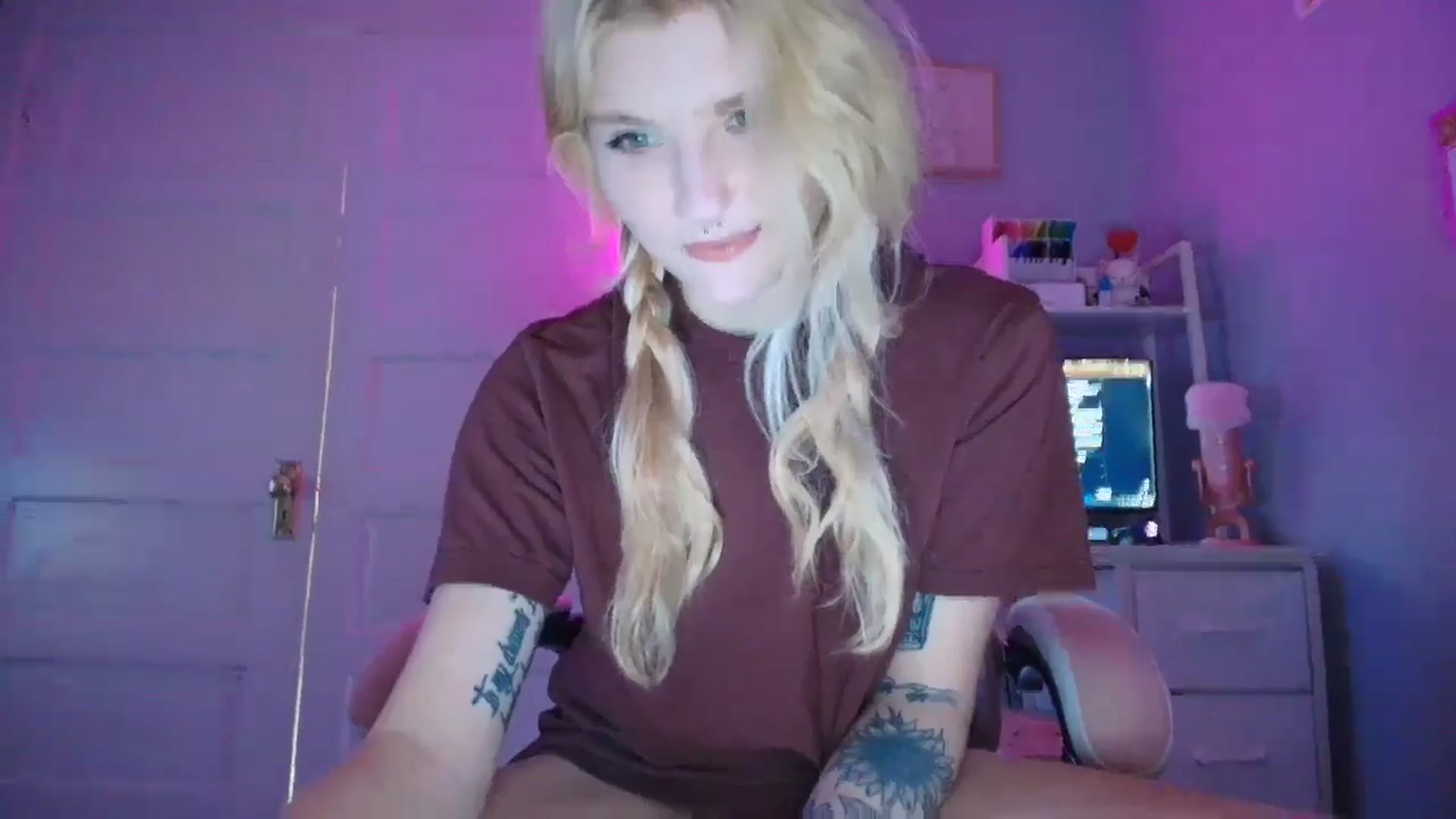 Gallery image thumbnail from DuckChan0's myfreecams stream on, 11/01/2025, 19:36 image 9 of 20