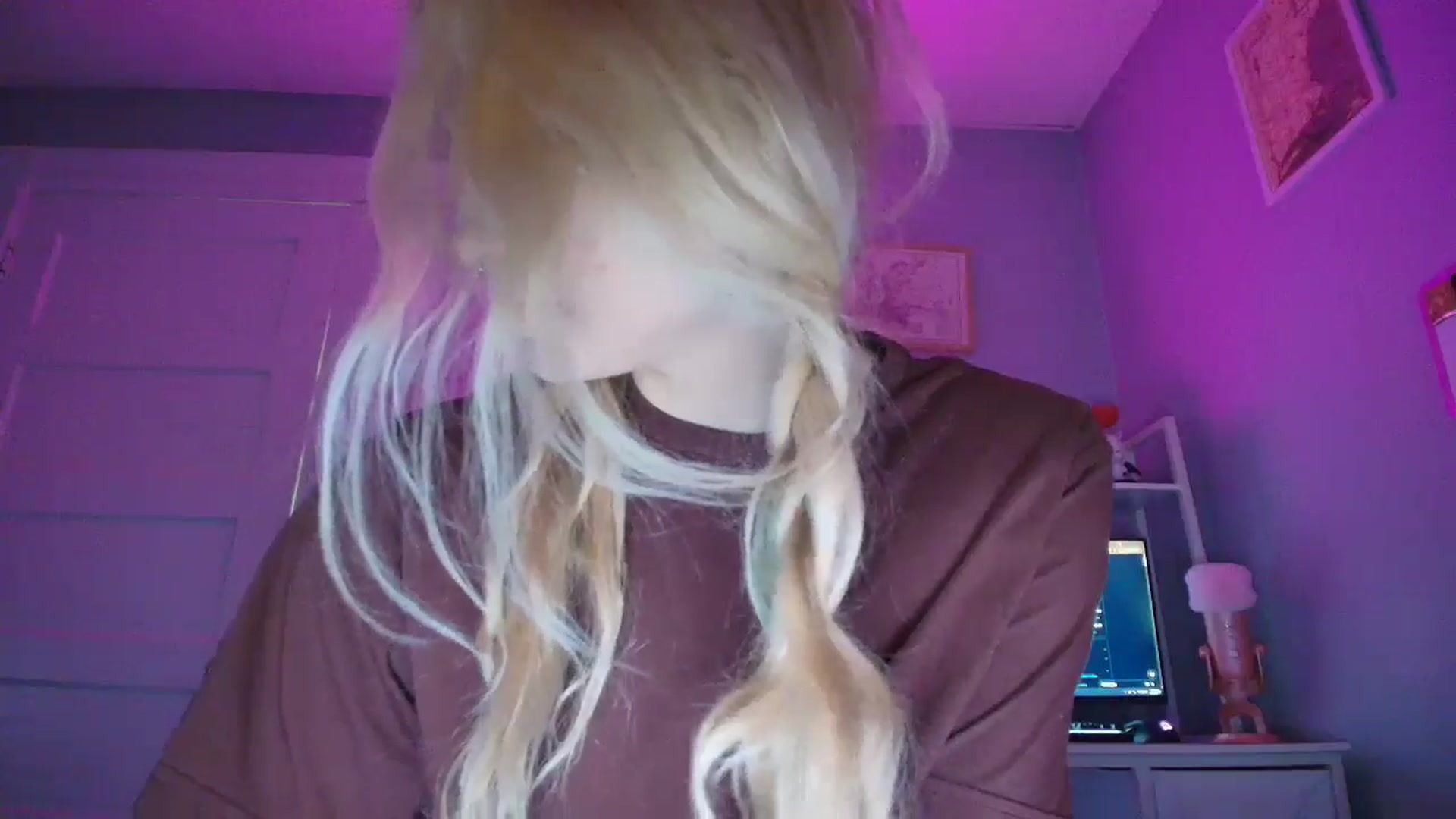 Gallery image thumbnail from DuckChan0's myfreecams stream on, 11/01/2025, 19:36 image 18 of 20