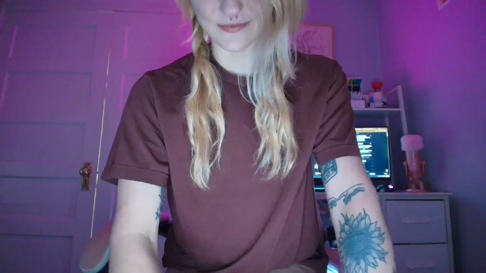Gallery image thumbnail from DuckChan0's myfreecams stream on, 11/01/2025, 19:36 image 19 of 20