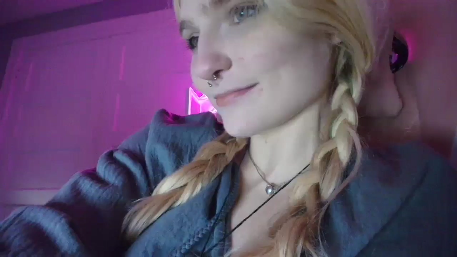 Gallery image thumbnail from DuckChan0's myfreecams stream on, 11/01/2025, 20:15 image 18 of 20