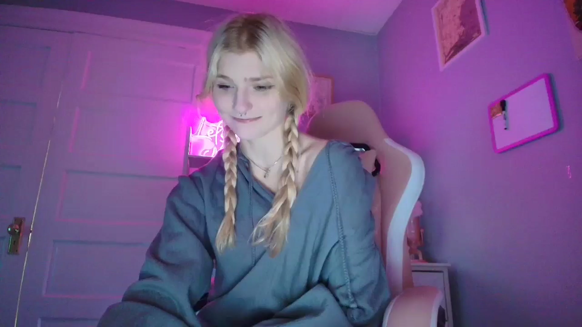 Gallery image thumbnail from DuckChan0's myfreecams stream on, 11/01/2025, 20:15 image 2 of 20