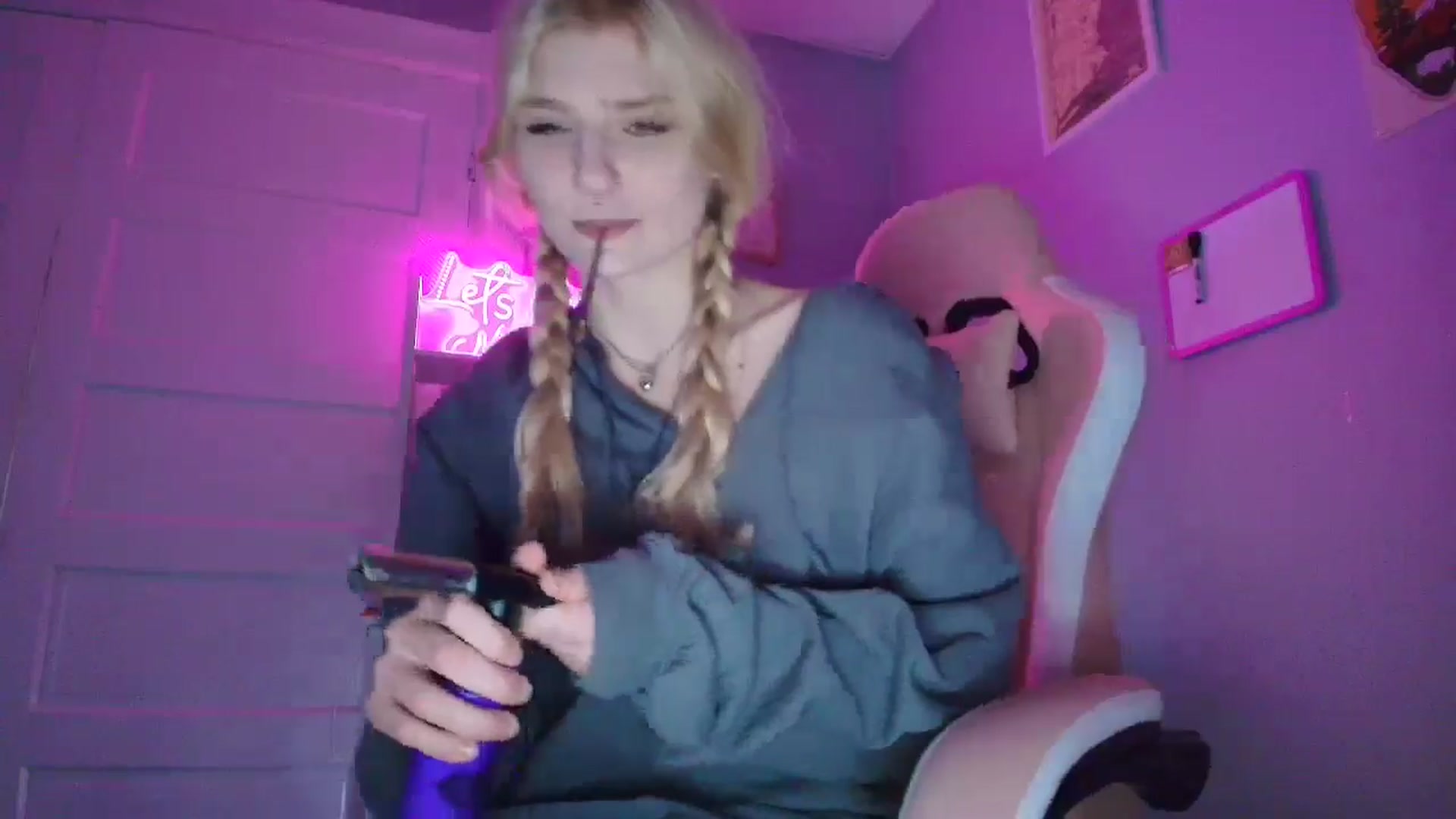 Gallery image thumbnail from DuckChan0's myfreecams stream on, 11/01/2025, 20:15 image 9 of 20