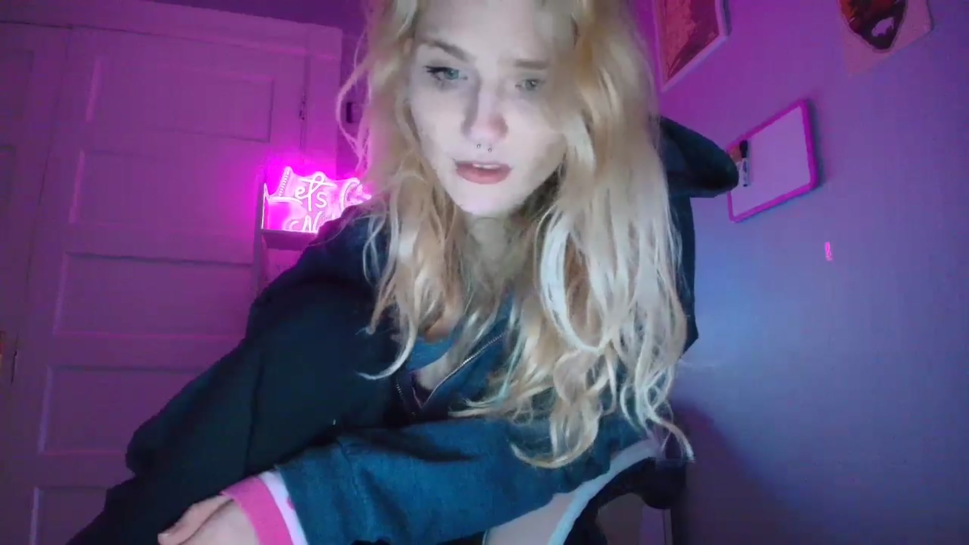 Gallery image thumbnail from DuckChan0's myfreecams stream on, 11/03/2025, 17:02 image 14 of 20