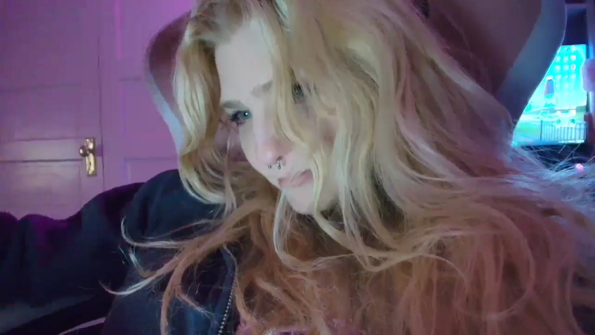 Gallery image thumbnail from DuckChan0's myfreecams stream on, 11/03/2025, 17:02 image 19 of 20