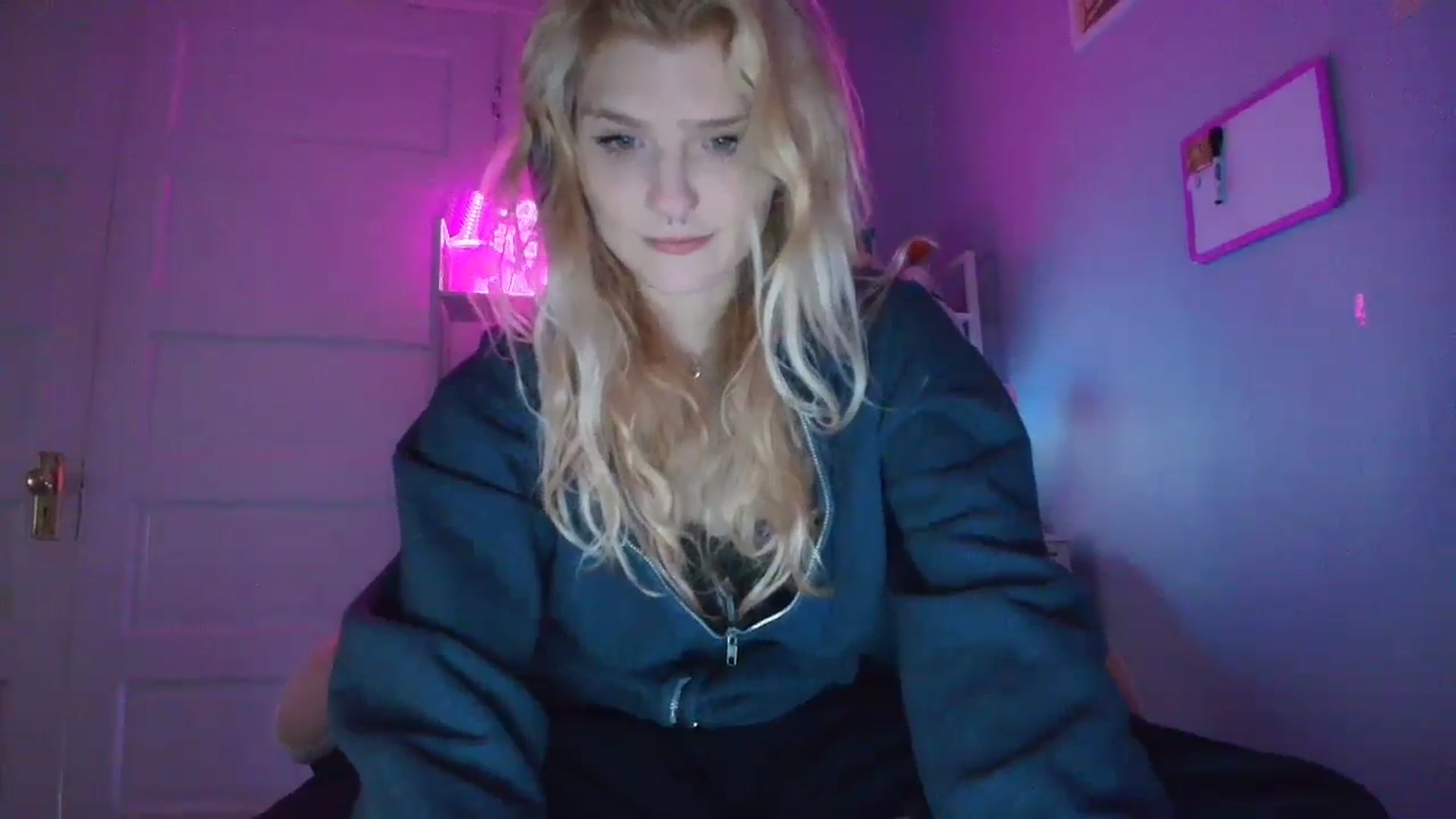 Gallery image thumbnail from DuckChan0's myfreecams stream on, 11/03/2025, 17:02 image 8 of 20