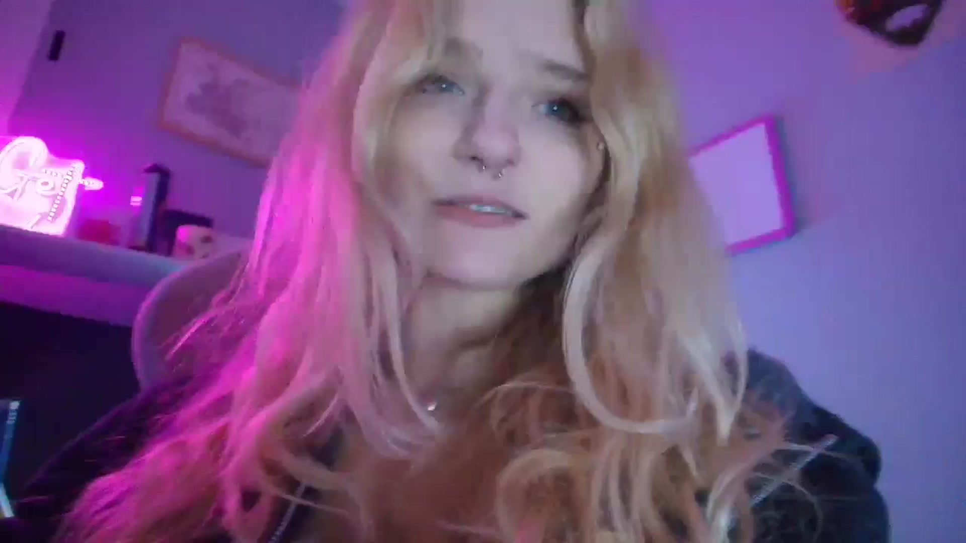 Gallery image thumbnail from DuckChan0's myfreecams stream on, 11/03/2025, 17:02 image 15 of 20