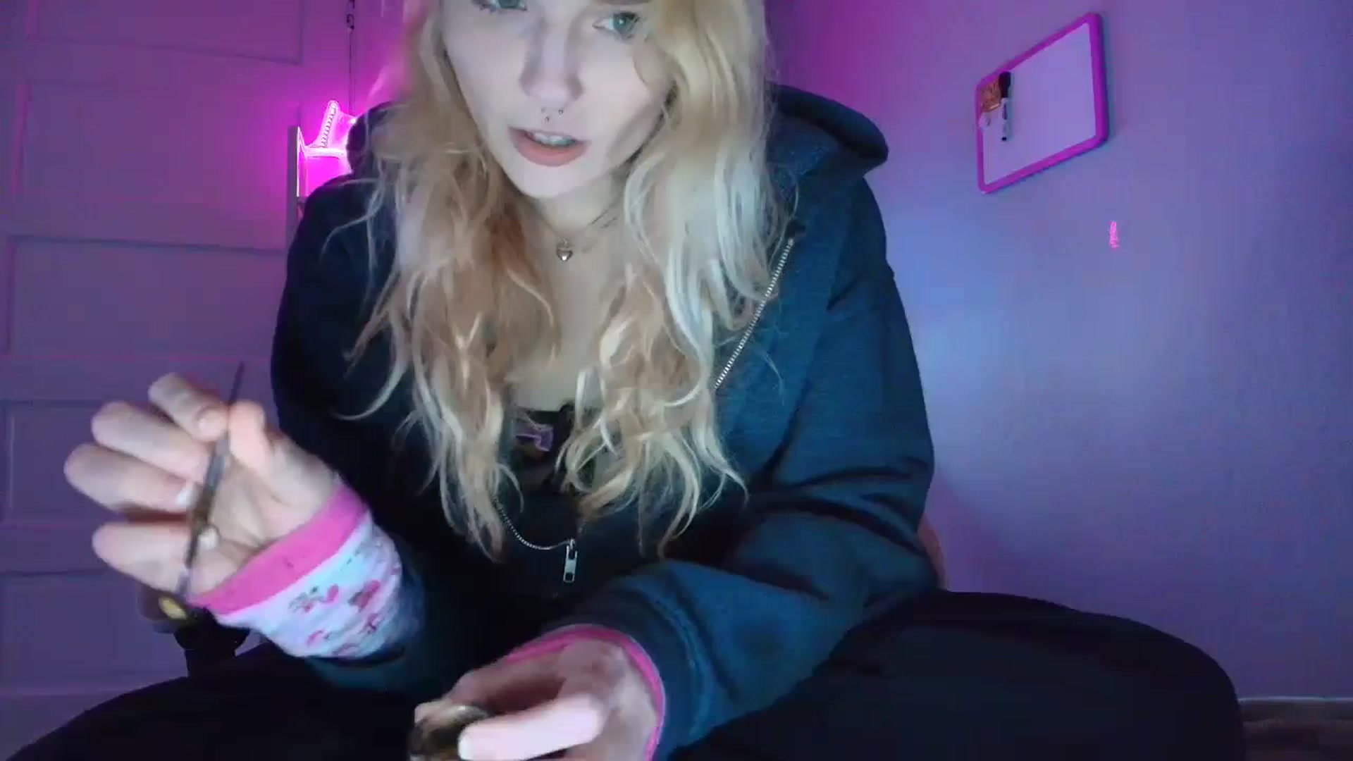 Gallery image thumbnail from DuckChan0's myfreecams stream on, 11/03/2025, 17:02 image 13 of 20
