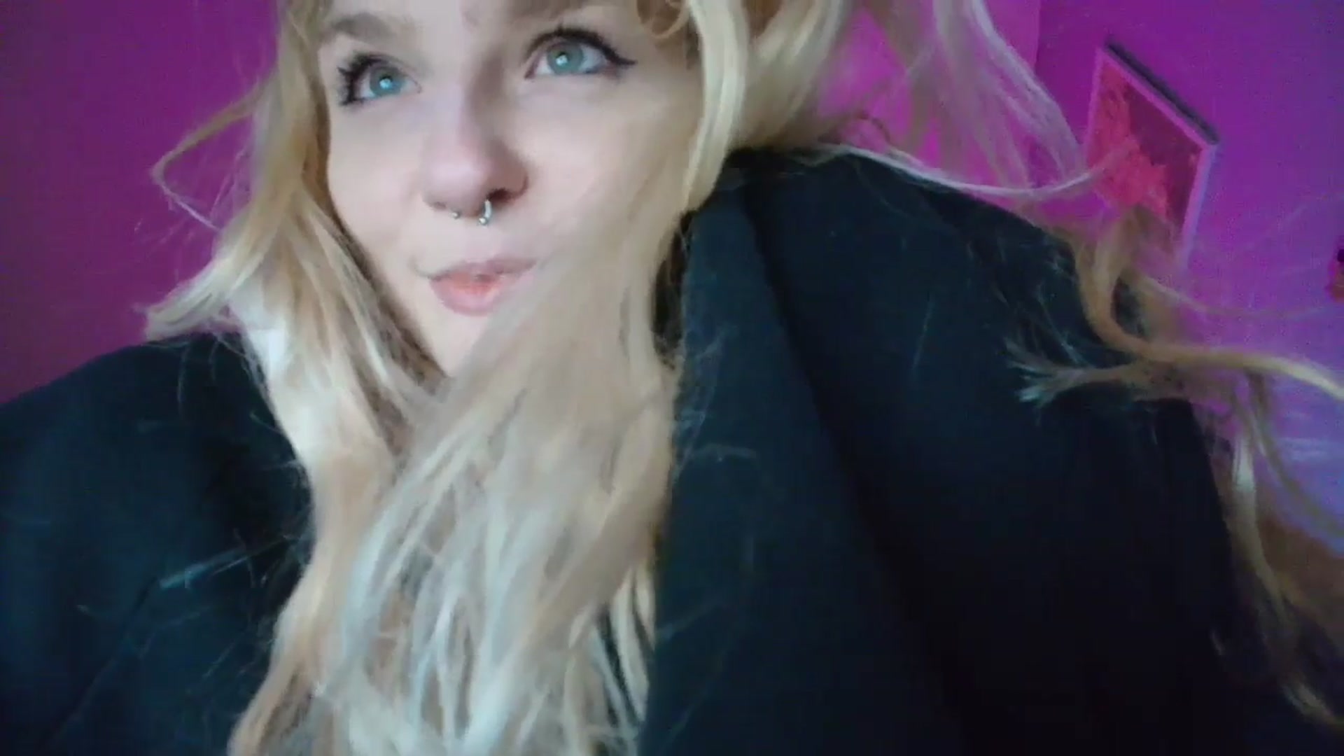 Gallery image thumbnail from DuckChan0's myfreecams stream on, 11/03/2025, 17:02 image 18 of 20