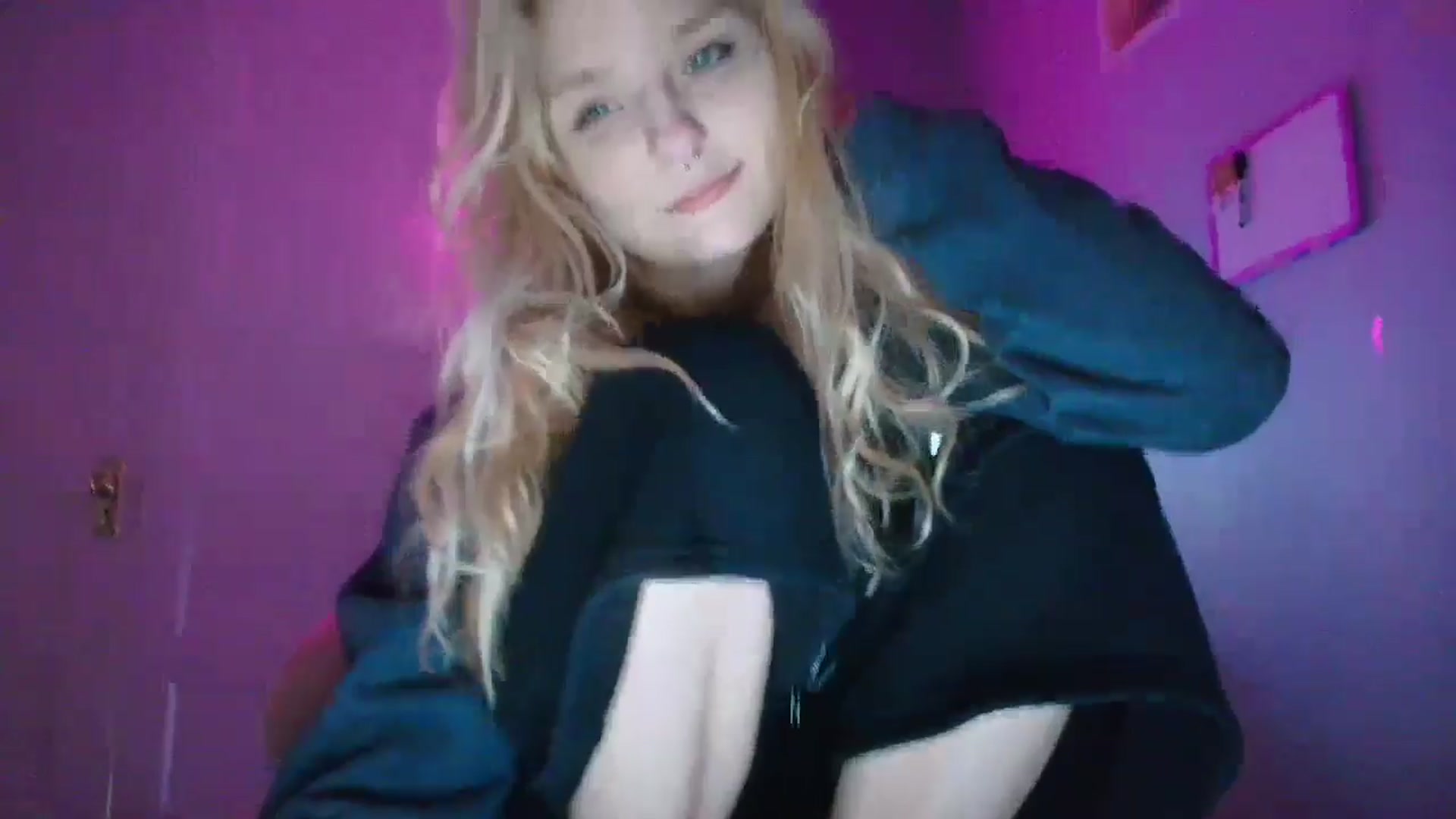 Gallery image thumbnail from DuckChan0's myfreecams stream on, 11/03/2025, 17:02 image 10 of 20