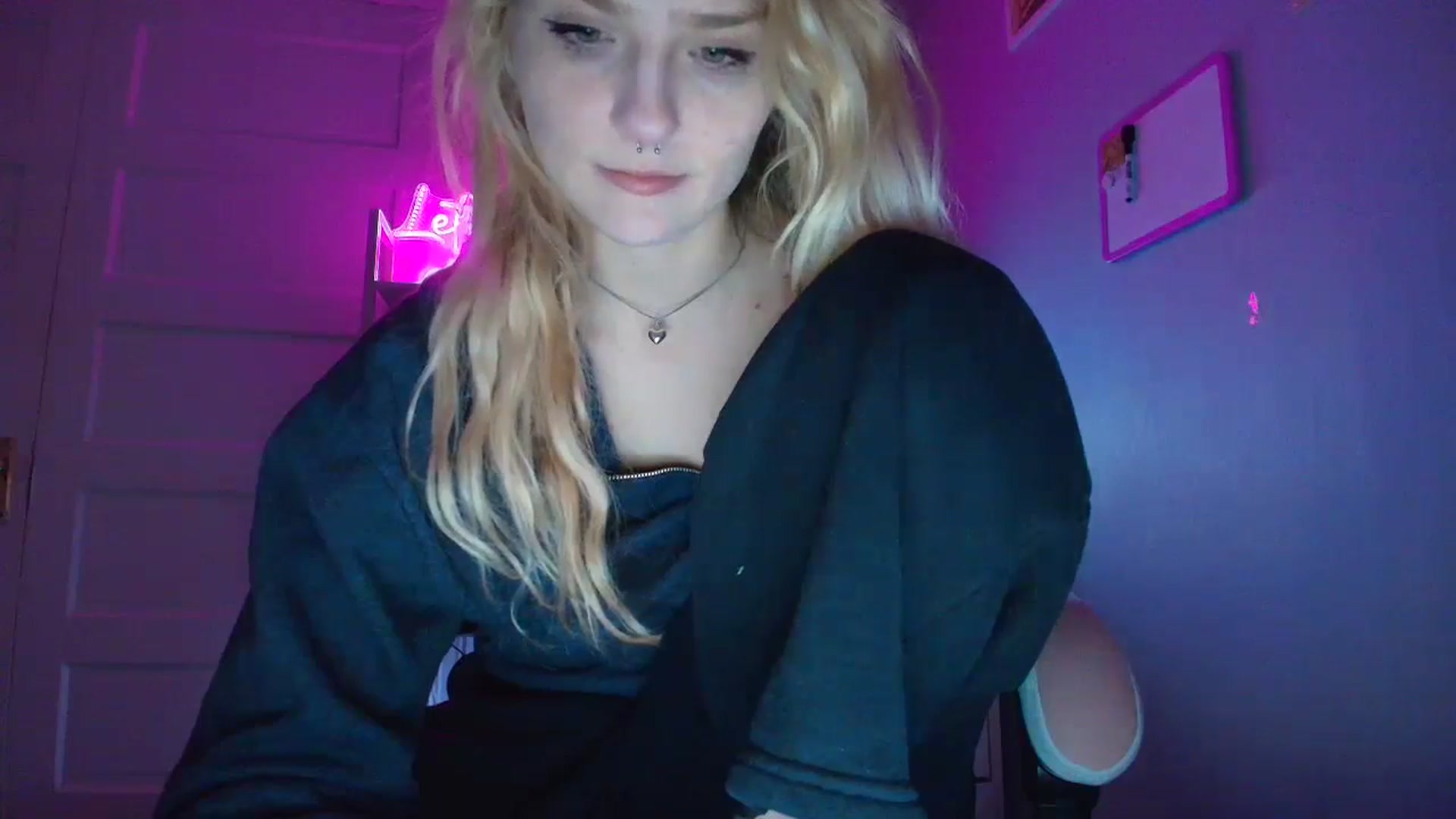 Gallery image thumbnail from DuckChan0's myfreecams stream on, 11/03/2025, 18:40 image 15 of 20