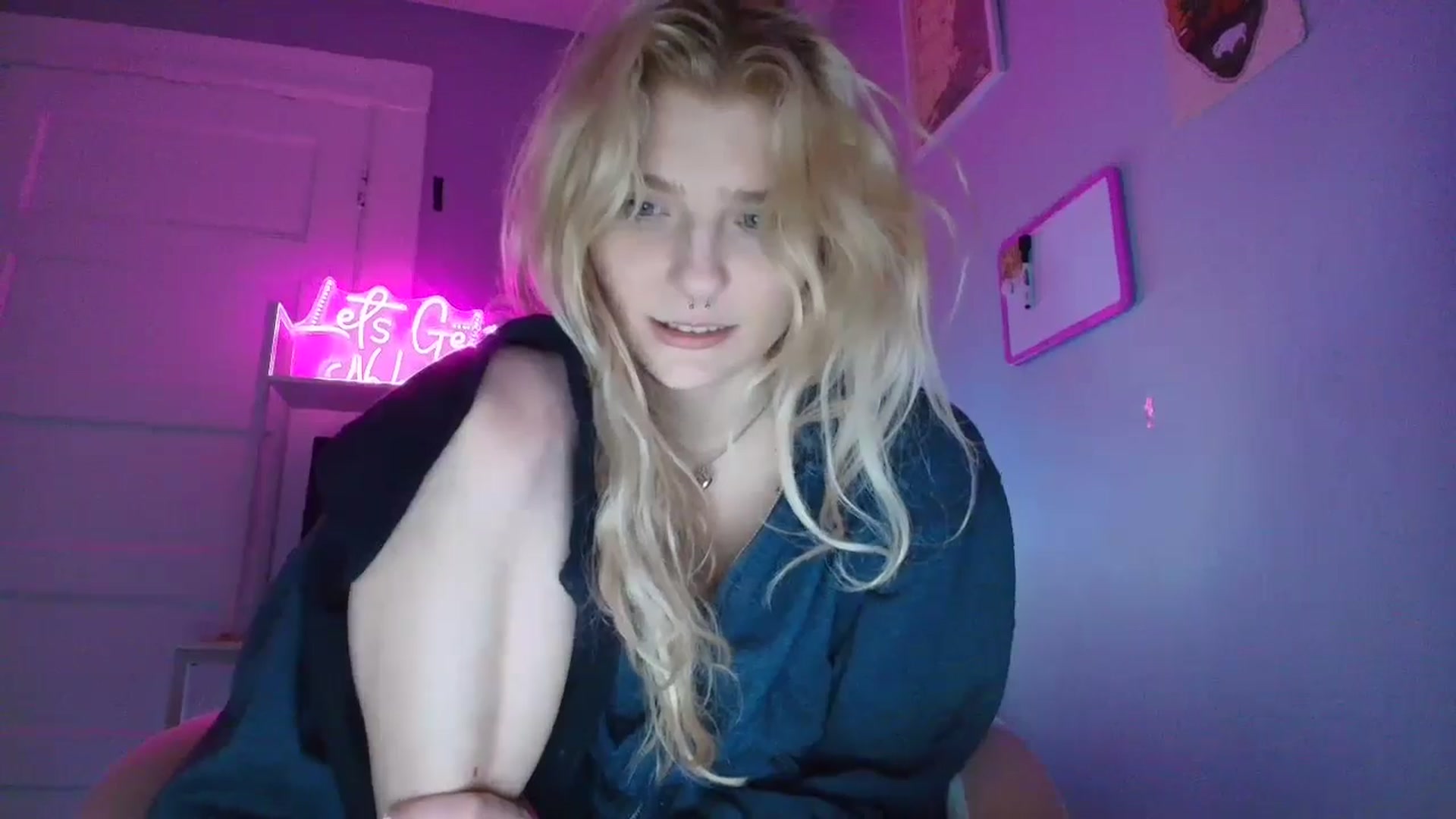Gallery image thumbnail from DuckChan0's myfreecams stream on, 11/03/2025, 18:40 image 17 of 20