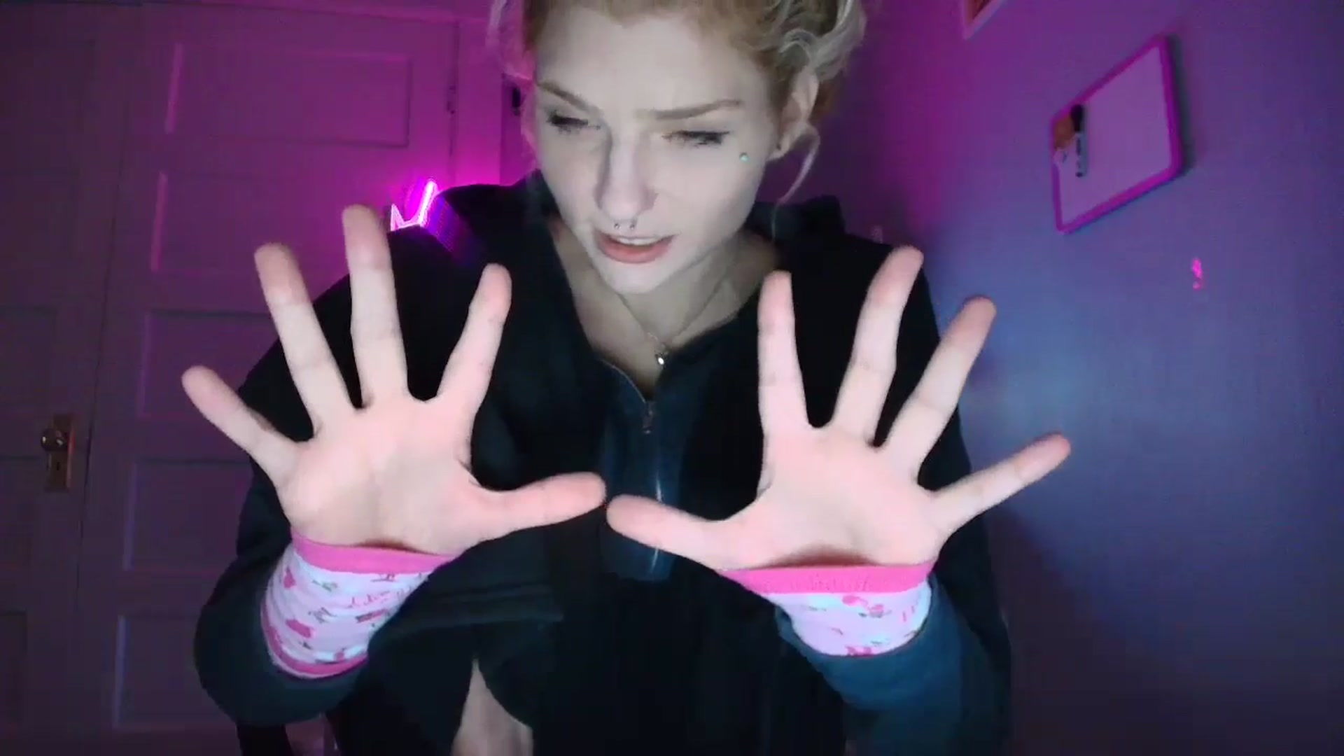 Gallery image thumbnail from DuckChan0's myfreecams stream on, 11/03/2025, 18:40 image 11 of 20