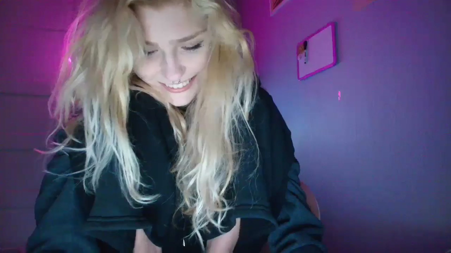 Gallery image thumbnail from DuckChan0's myfreecams stream on, 11/03/2025, 18:40 image 5 of 20