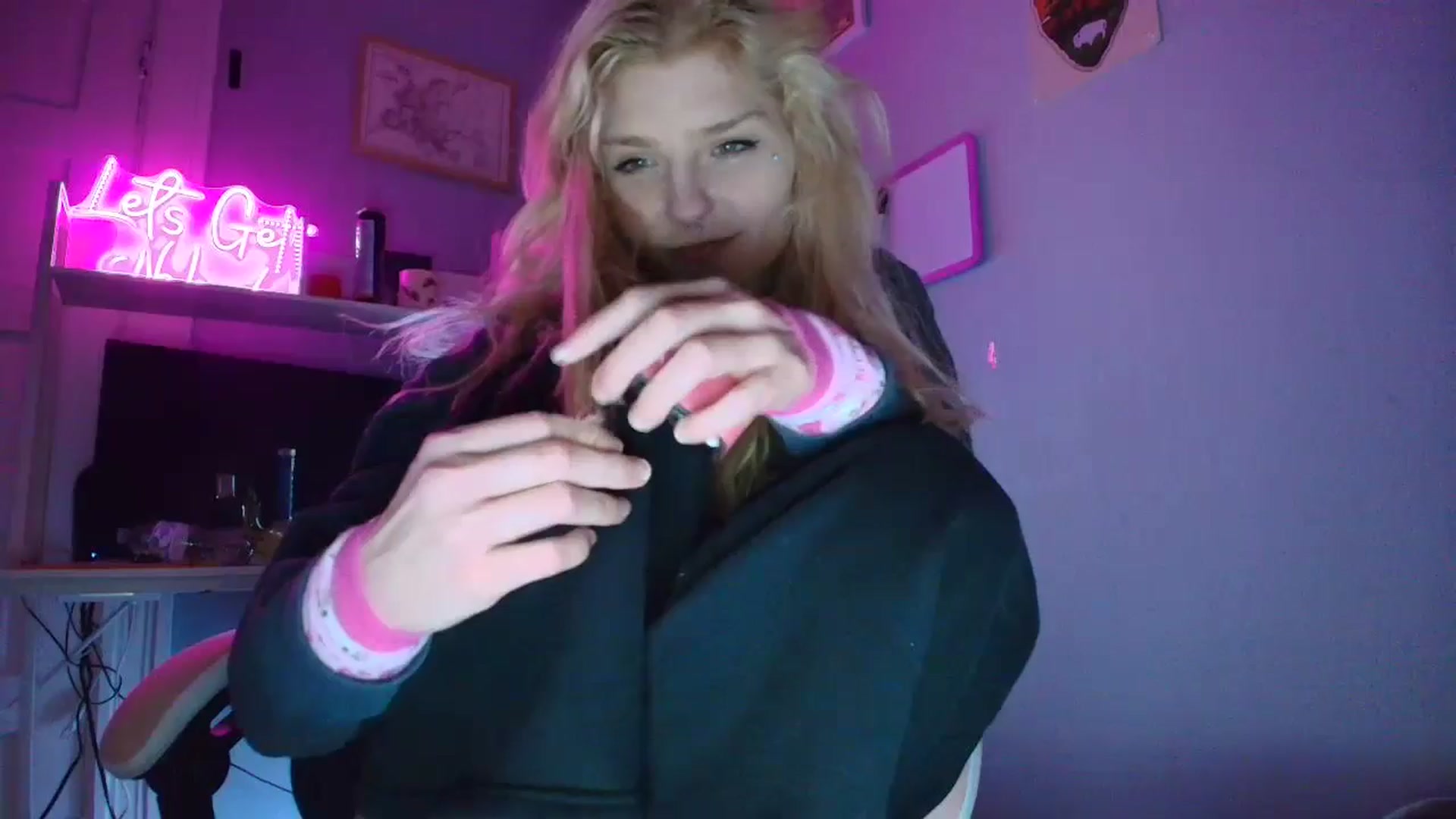 Gallery image thumbnail from DuckChan0's myfreecams stream on, 11/03/2025, 18:40 image 1 of 20