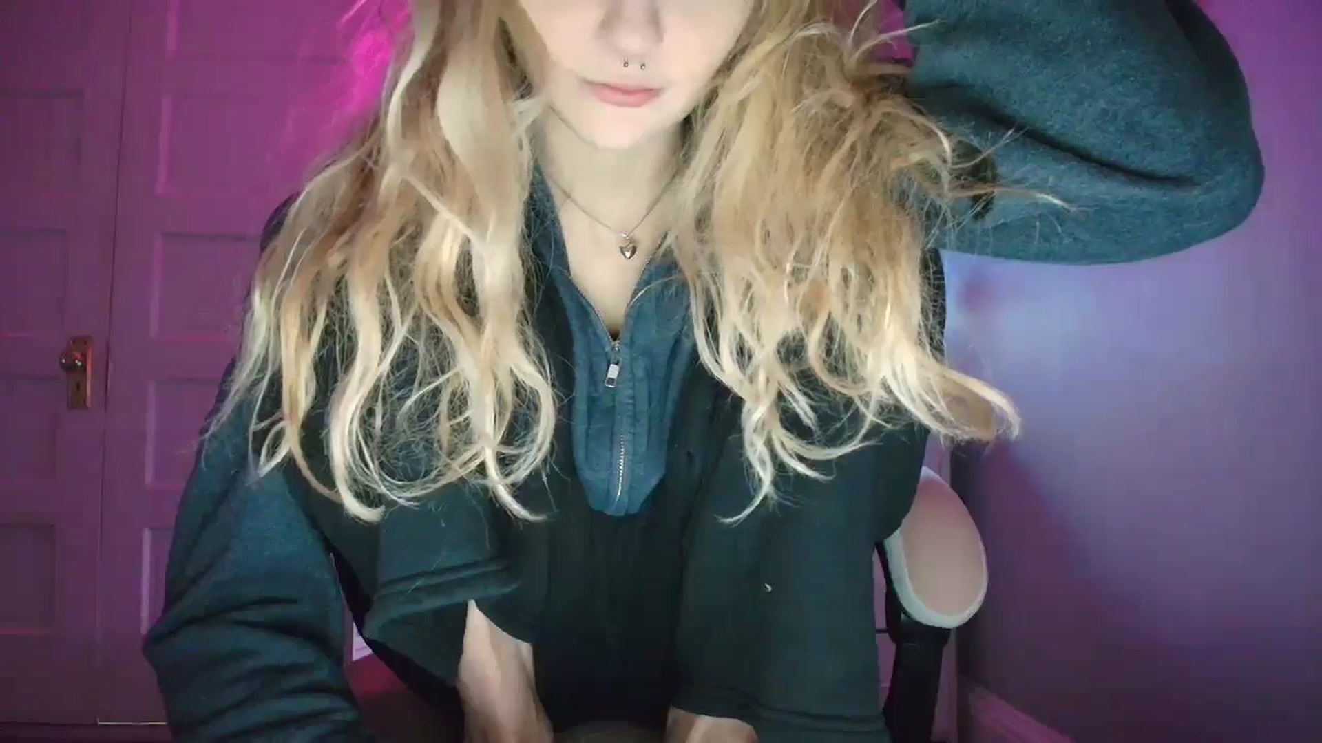 Gallery image thumbnail from DuckChan0's myfreecams stream on, 11/03/2025, 18:40 image 10 of 20
