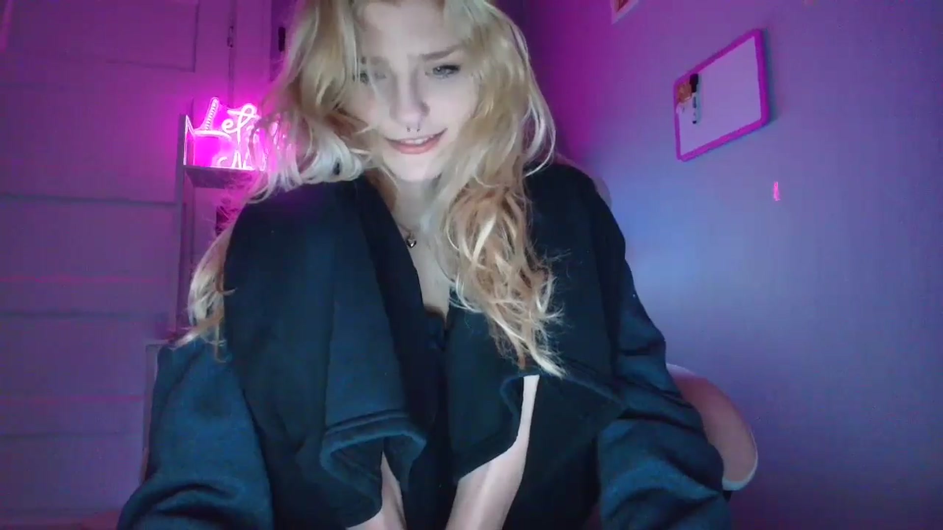 Gallery image thumbnail from DuckChan0's myfreecams stream on, 11/03/2025, 18:40 image 2 of 20