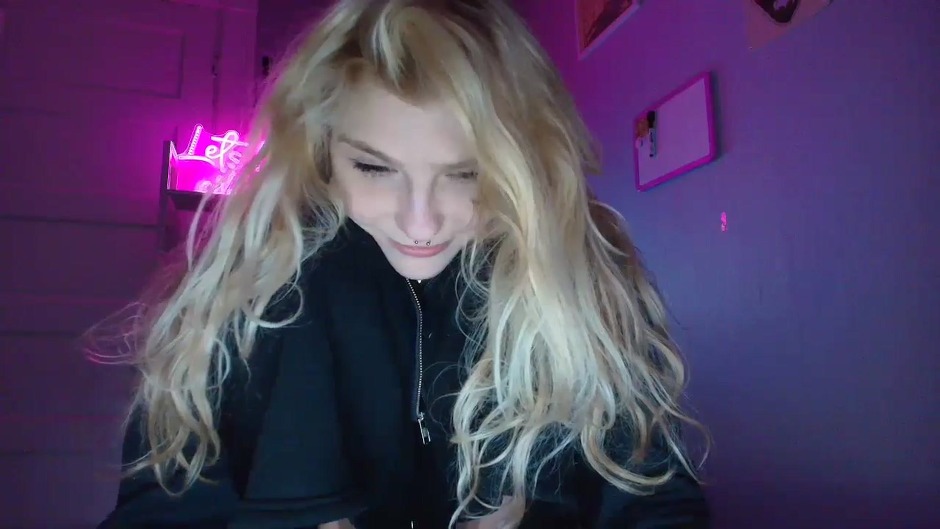 Gallery image thumbnail from DuckChan0's myfreecams stream on, 11/03/2025, 18:40 image 4 of 20