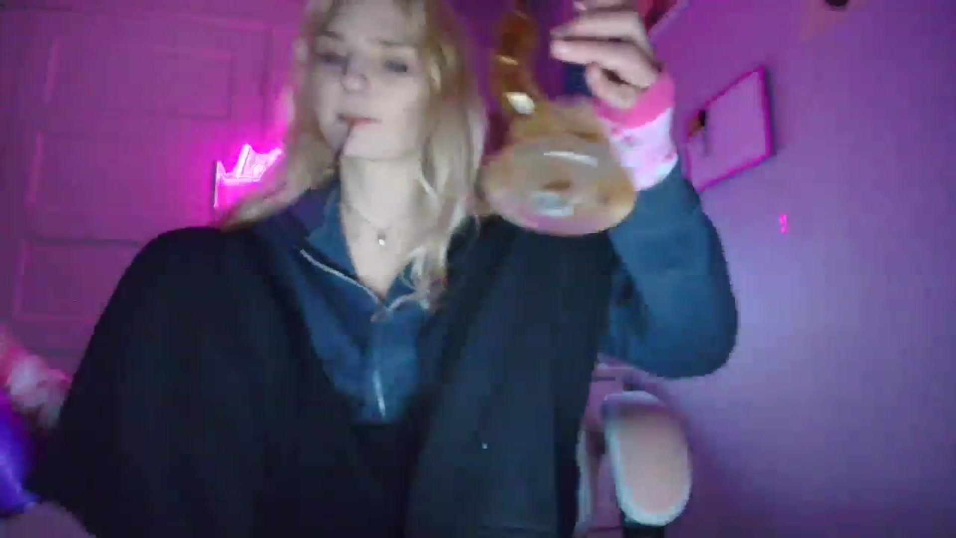 Gallery image thumbnail from DuckChan0's myfreecams stream on, 11/03/2025, 18:40 image 9 of 20