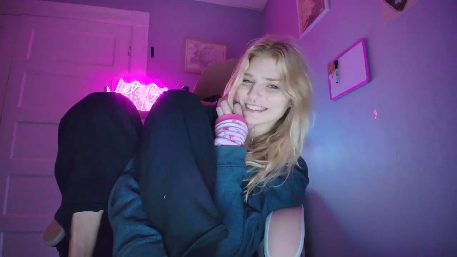 Gallery image thumbnail from DuckChan0's myfreecams stream on, 11/03/2025, 18:40 image 14 of 20