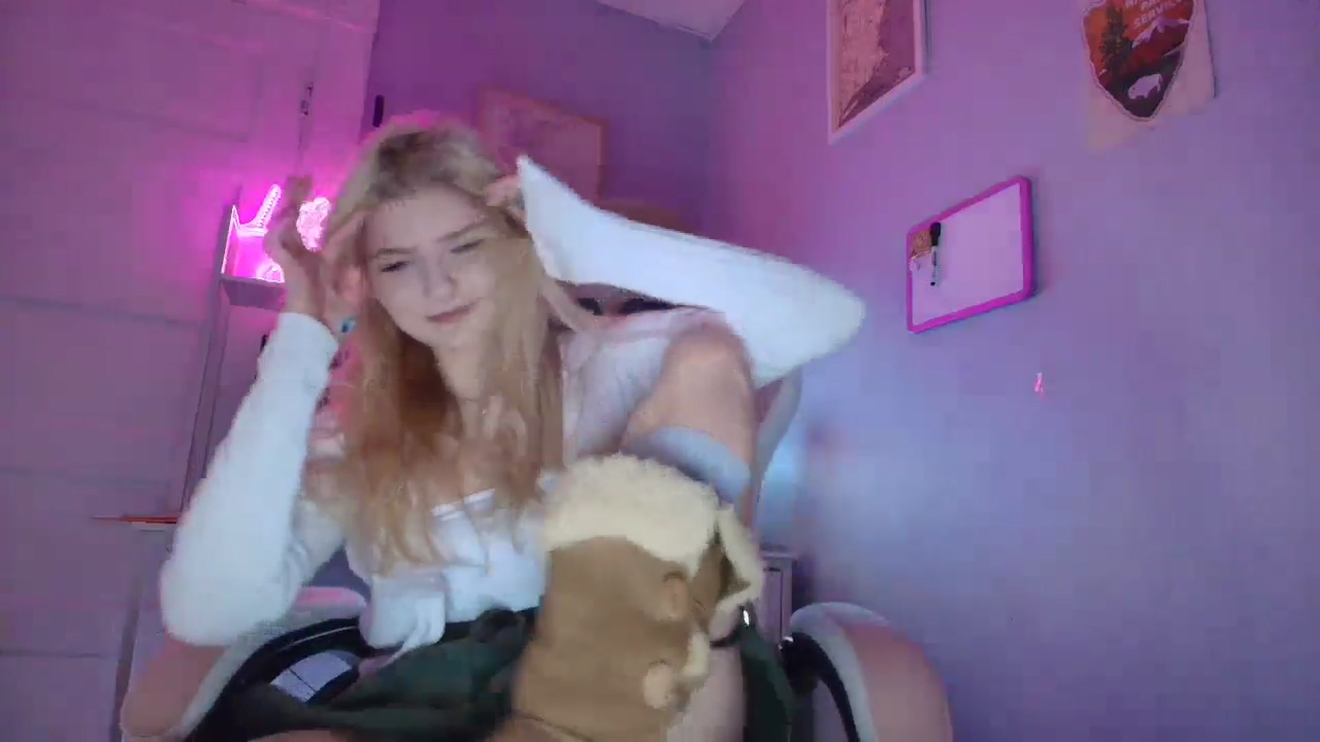 Gallery image thumbnail from DuckChan0's myfreecams stream on, 11/04/2025, 23:40 image 4 of 20